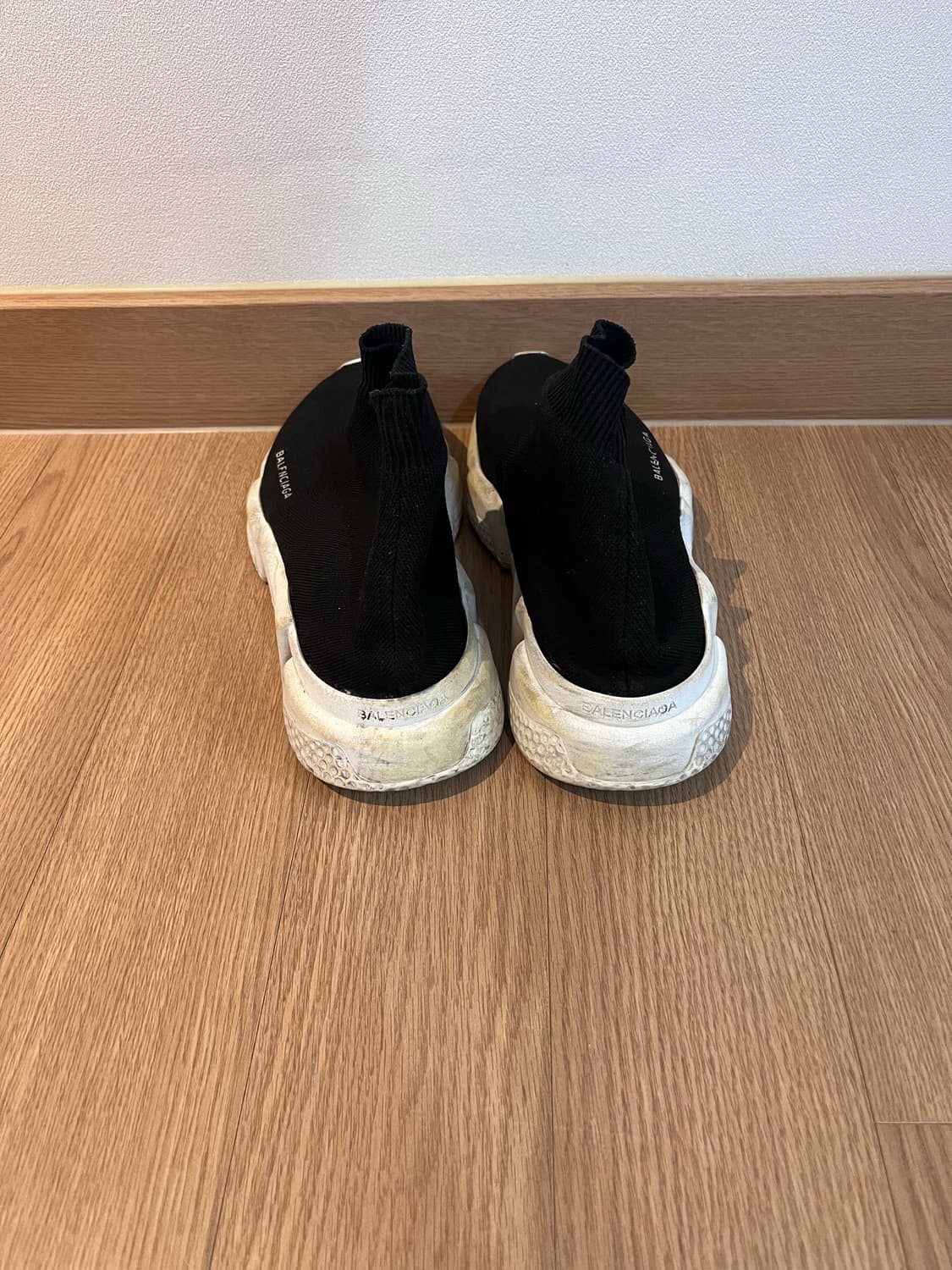 발렌시아가 스피드러너 E39 OG 상품이미지4