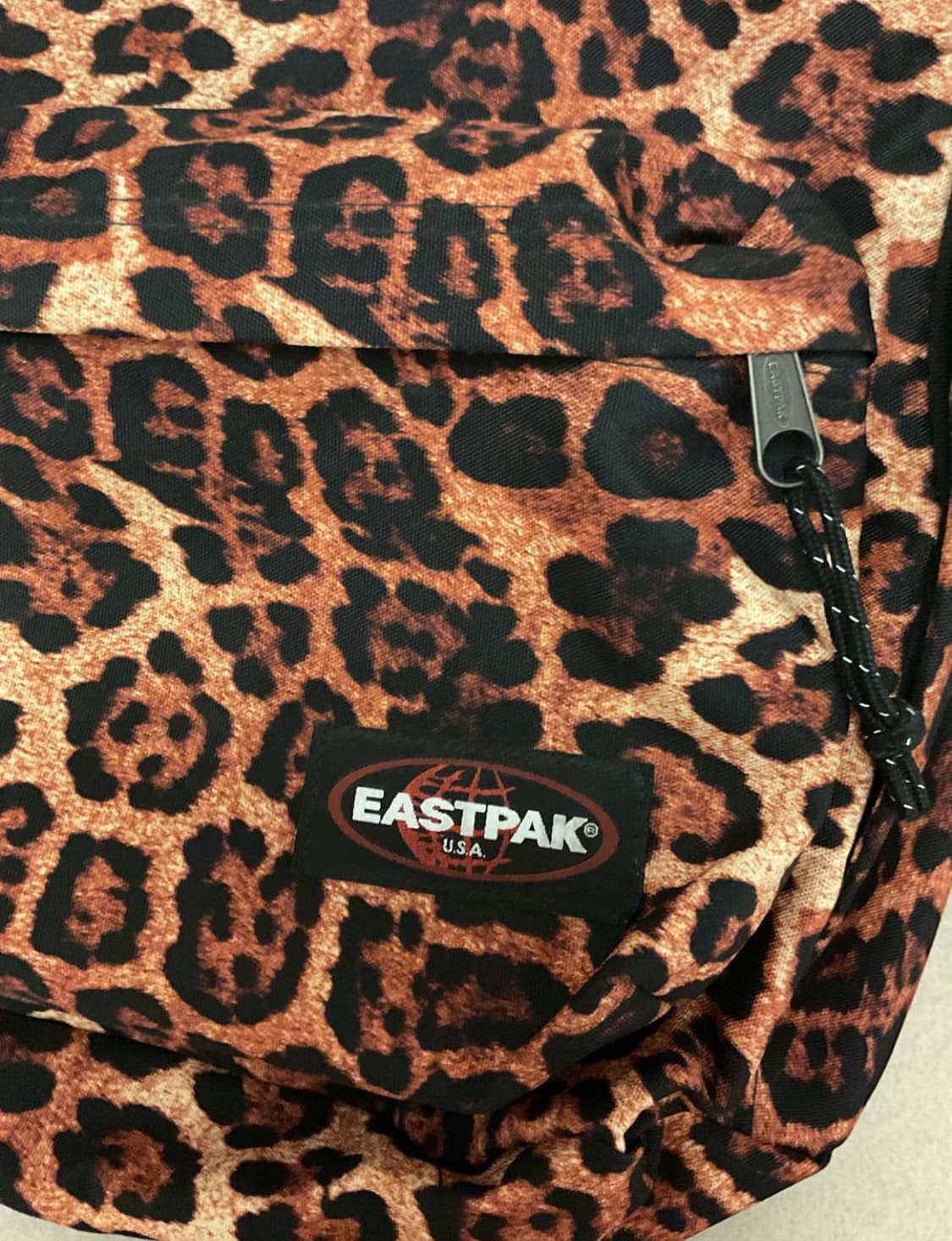 이스트팩 레오파드 호피무늬 백팩 상품이미지3