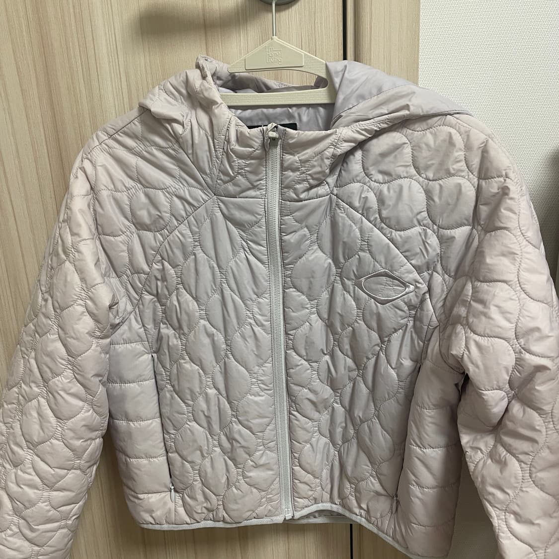 미스치프 롬버스 퀼티드 재킷 라이트 그레이 상품이미지2