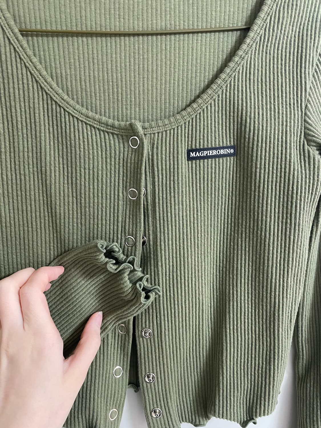 맥파이로빈 Crop Cardigan Khaki 상품이미지3