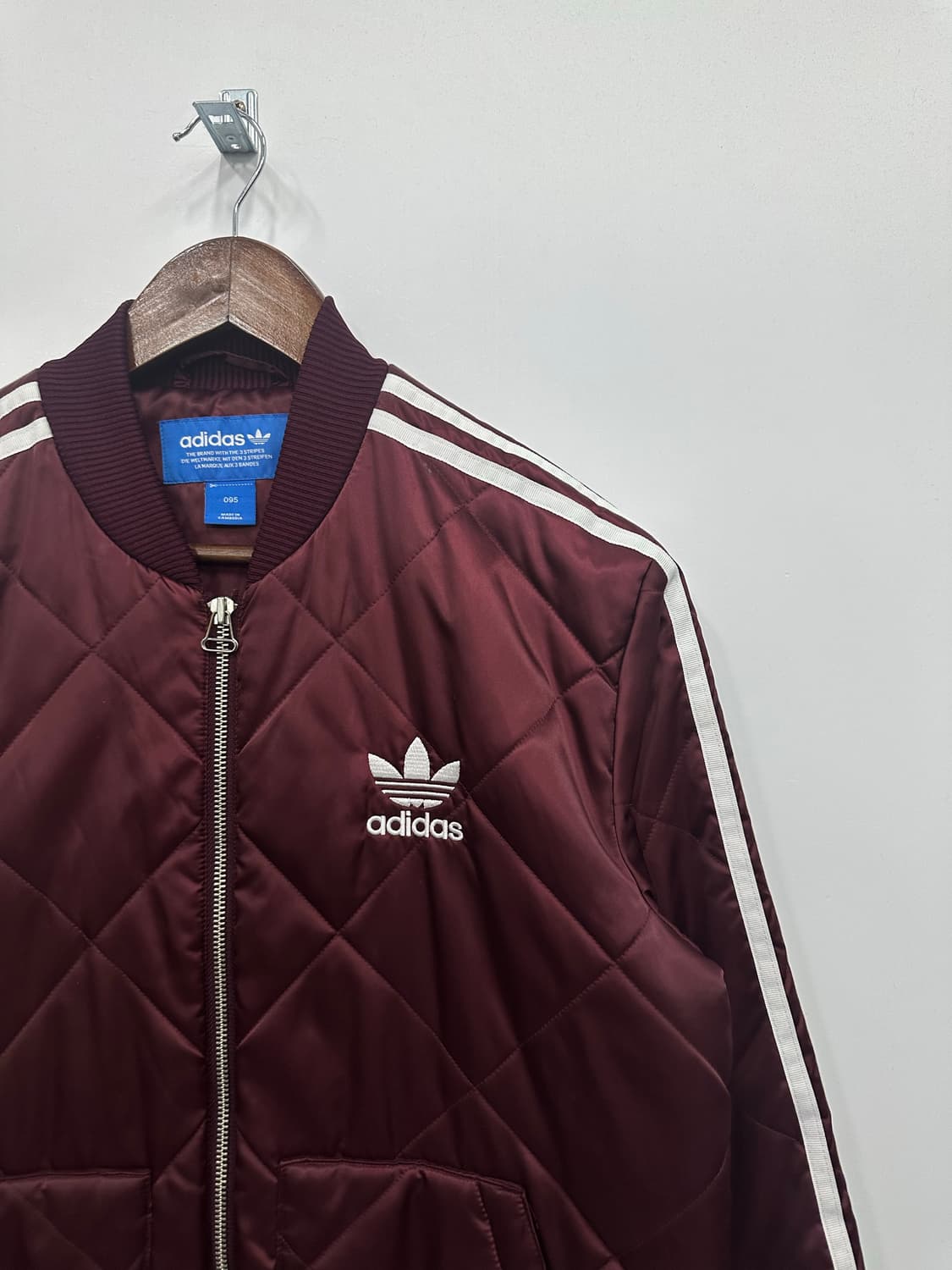 아디다스 버건디 퀄팅 패딩  상품이미지3