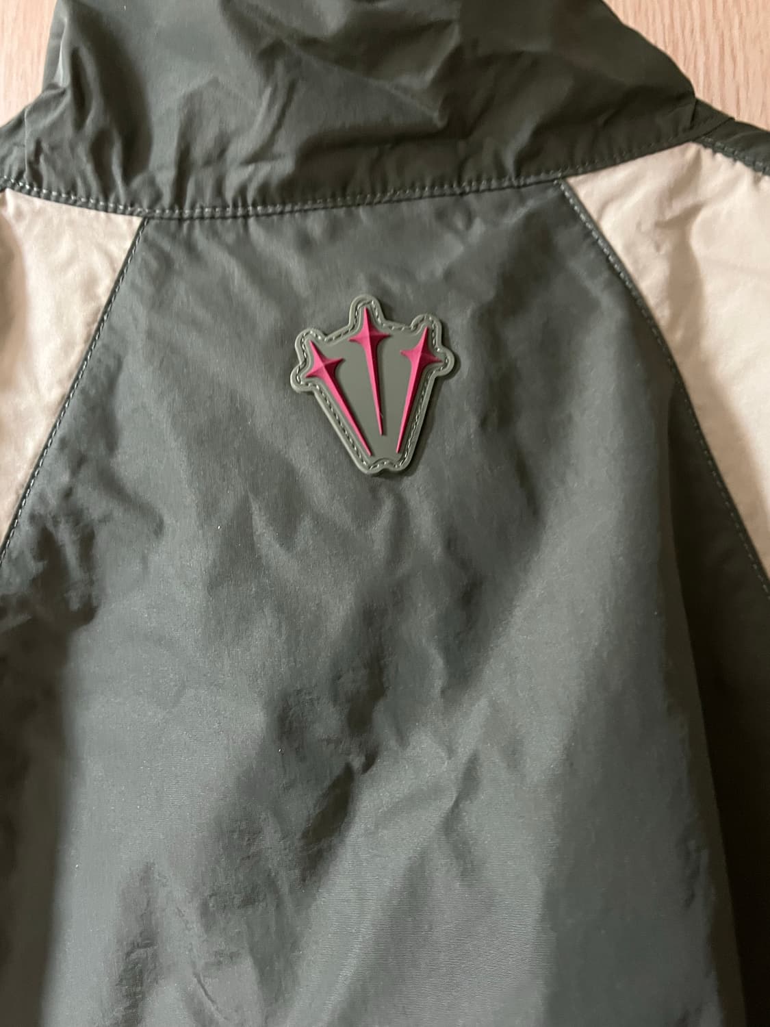 나이키 x 드레이크 녹타 나일론 트랙 자켓 카키 M 새상품 팝니다 상품이미지9