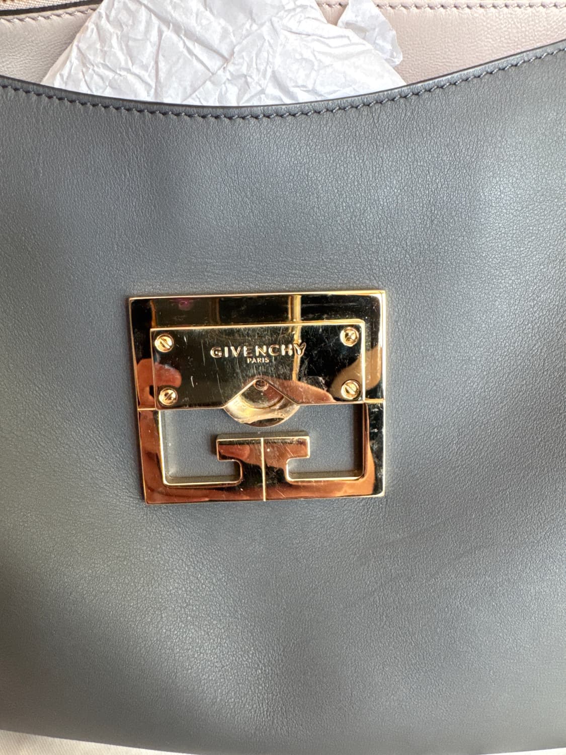 지방시 미스틱 토트백 라지 그레이 색상 100% 소가죽 정품 상품이미지4