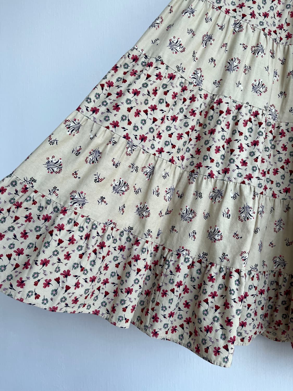 베이지 플라워 패치워크 티어드 롱스커트 상품이미지3