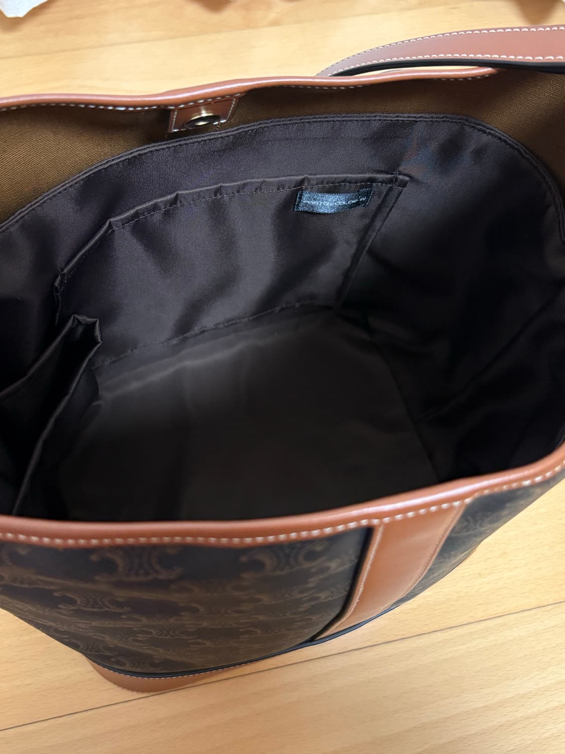 Celine 셀린느 트리옹프 캔버스 버킷 미디엄 상품이미지4