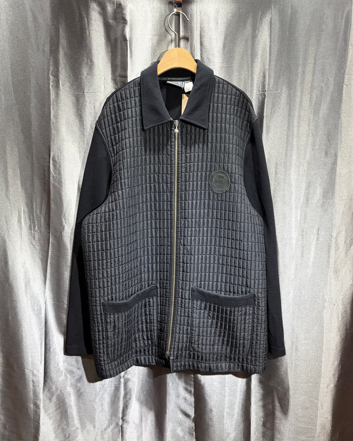 L VERSACE CLASSIC V2 퀼티드 써글로고 트랙탑 상품이미지2