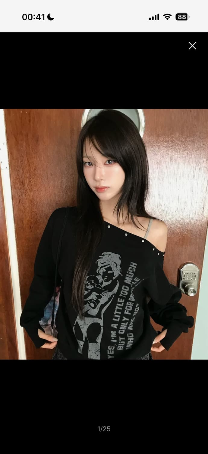 러브이즈트루 원숄더 맨투맨티 셔츠 판매 상품이미지1