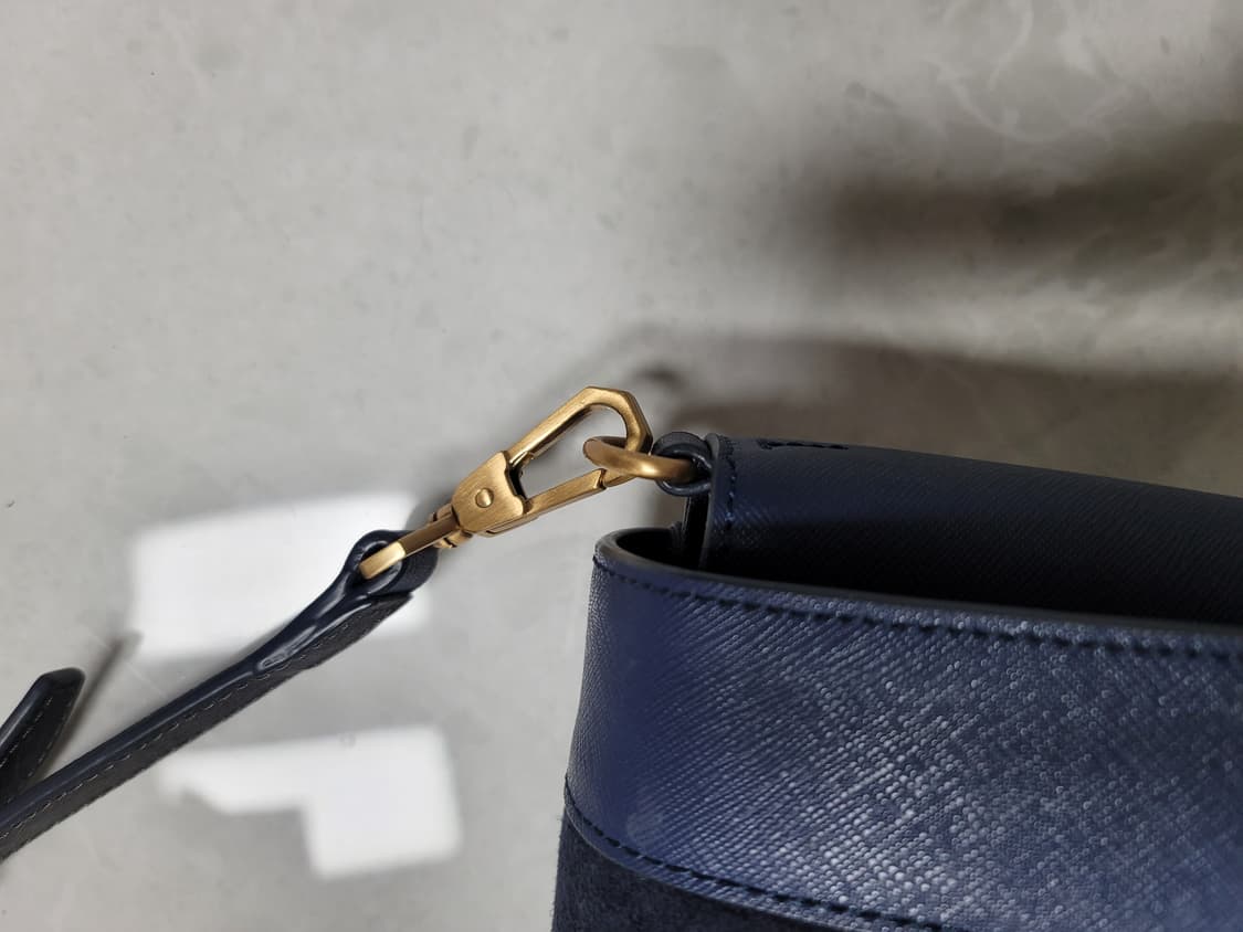 러브캣 그랑보네르 숄더백  가죽+스웨이드 상태극상

 상품이미지5