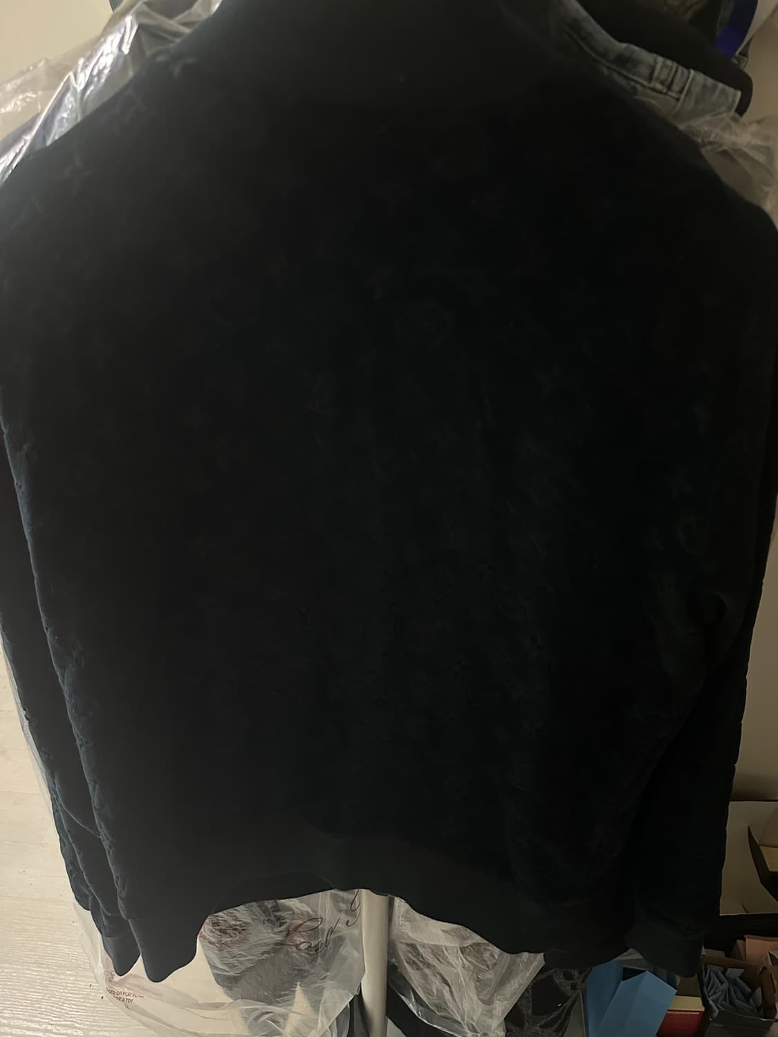 [L] 루이비통 벨벳 풀모노그램 블랙 집업 자켓 상품이미지2