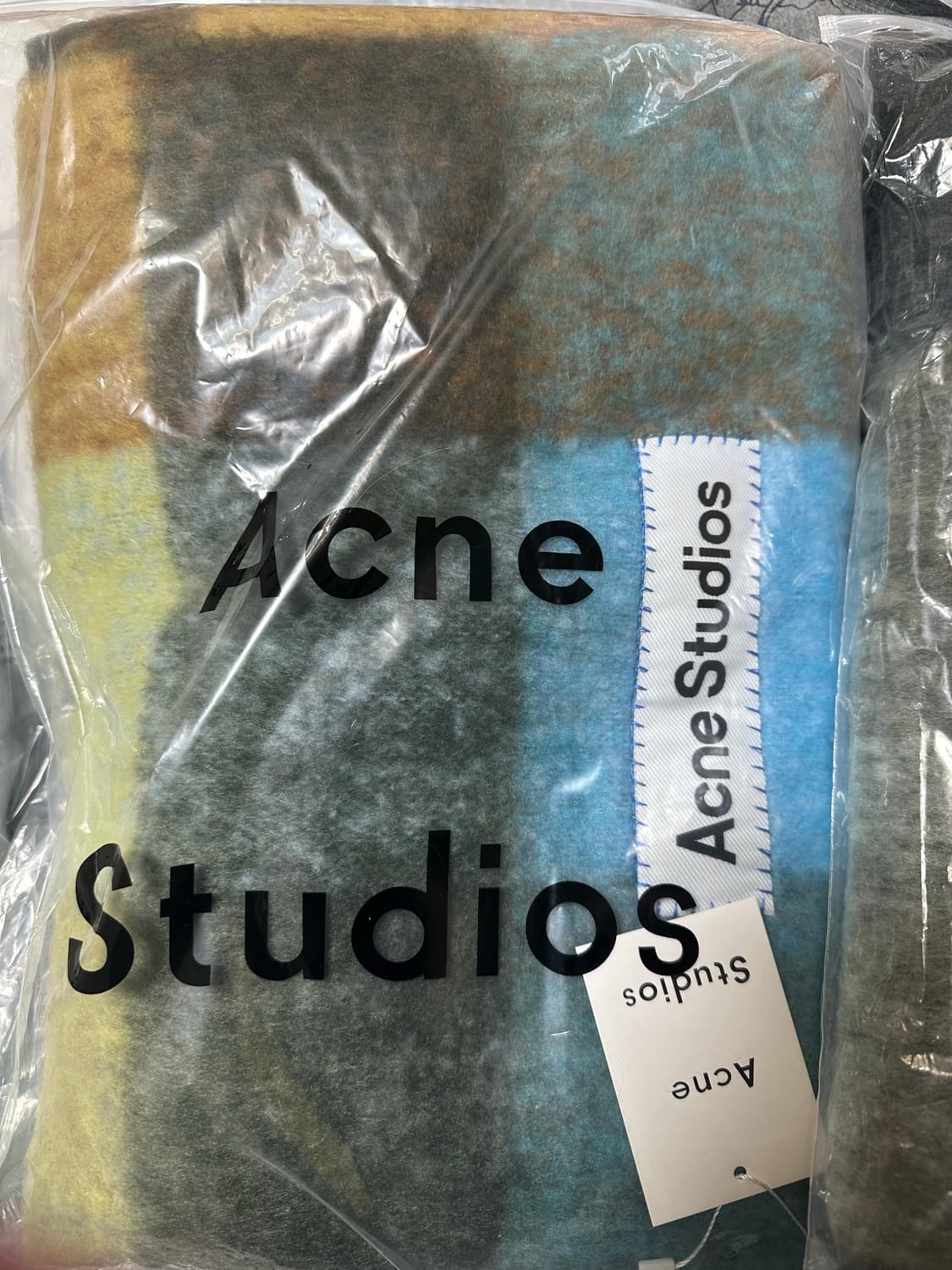 아크네 스튜디오 모헤어울머플러 블루/옐로우 남여공용 상품이미지1