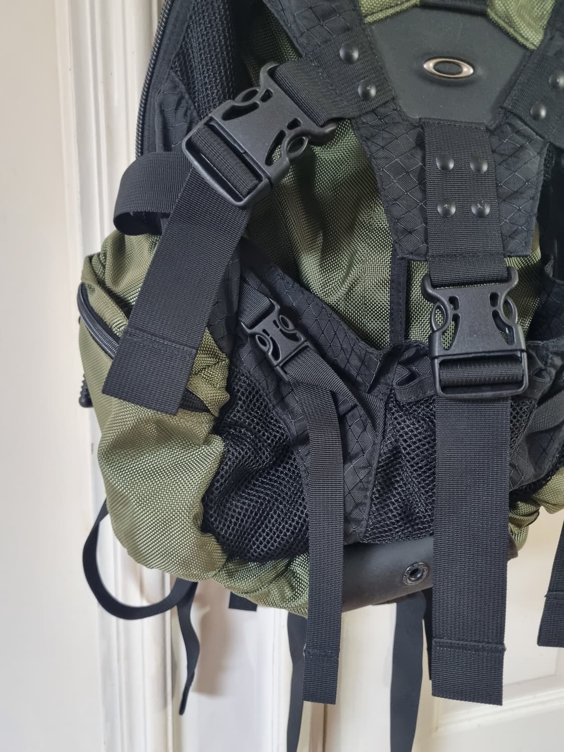 오클리 아이콘 백팩 카키 상품이미지3