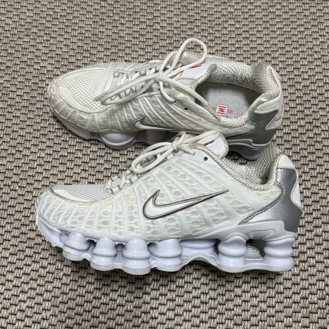 나이키 샥스TL 화이트 235 상품이미지1