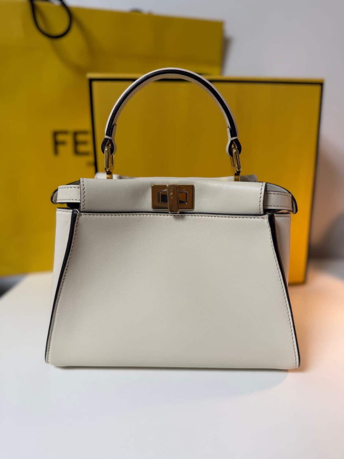 ✨새상품👜펜디 피카부 미니백👜 상품이미지5