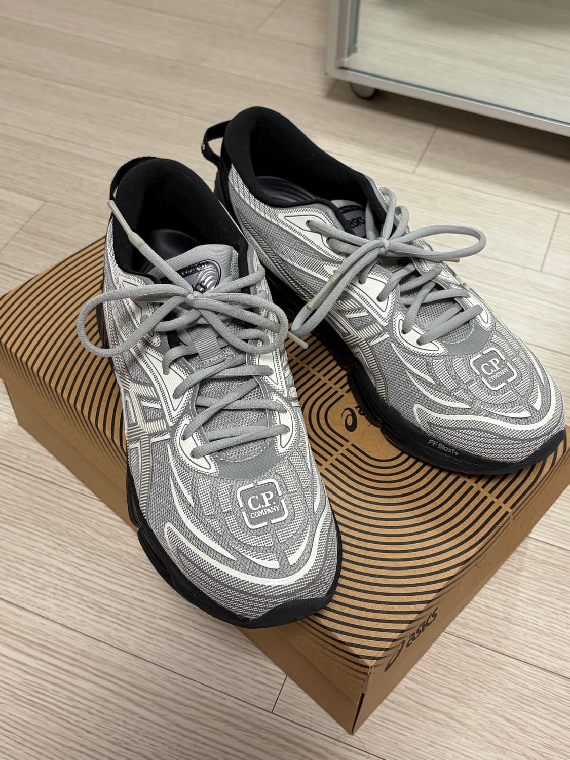 [280] 아식스 x CP컴퍼니 젤 퀀텀 360 8 시멘트 그레이 상품이미지1