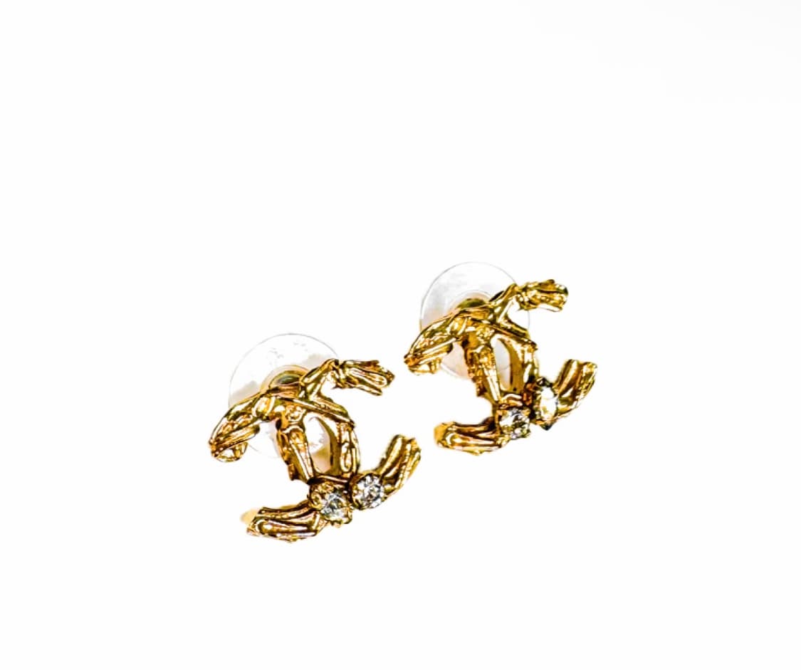 샤넬 여성 CC로고 코코 메탈릭 크리스탈 귀걸이 이어링 골드 상품이미지4