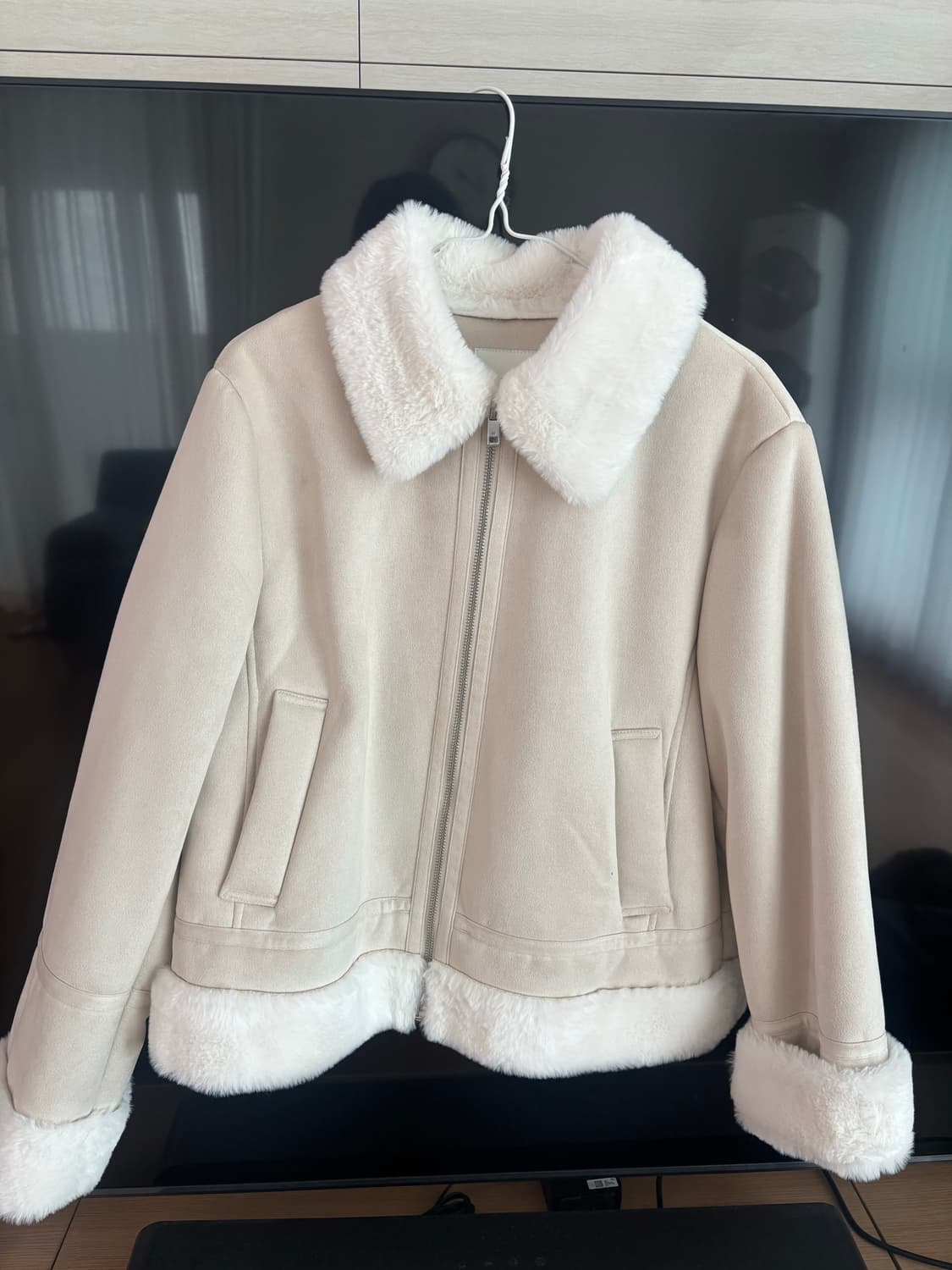 로엠 무스탕 S급/ 실착 2회 완전 새 상품 상품이미지1