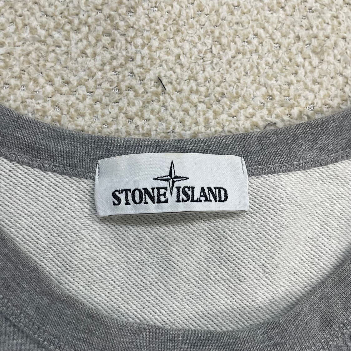 스톤아일랜드 와펜 패치 크루넥 맨투맨 그레이 상품이미지4