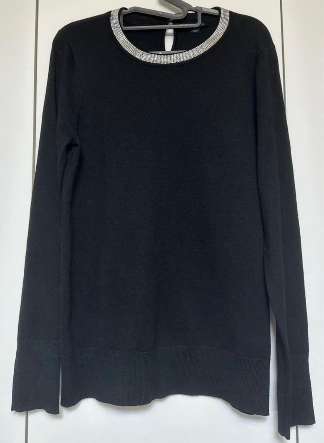 타미힐피거블랙 라운드넥 큐빅 포인트 니트 상품이미지1