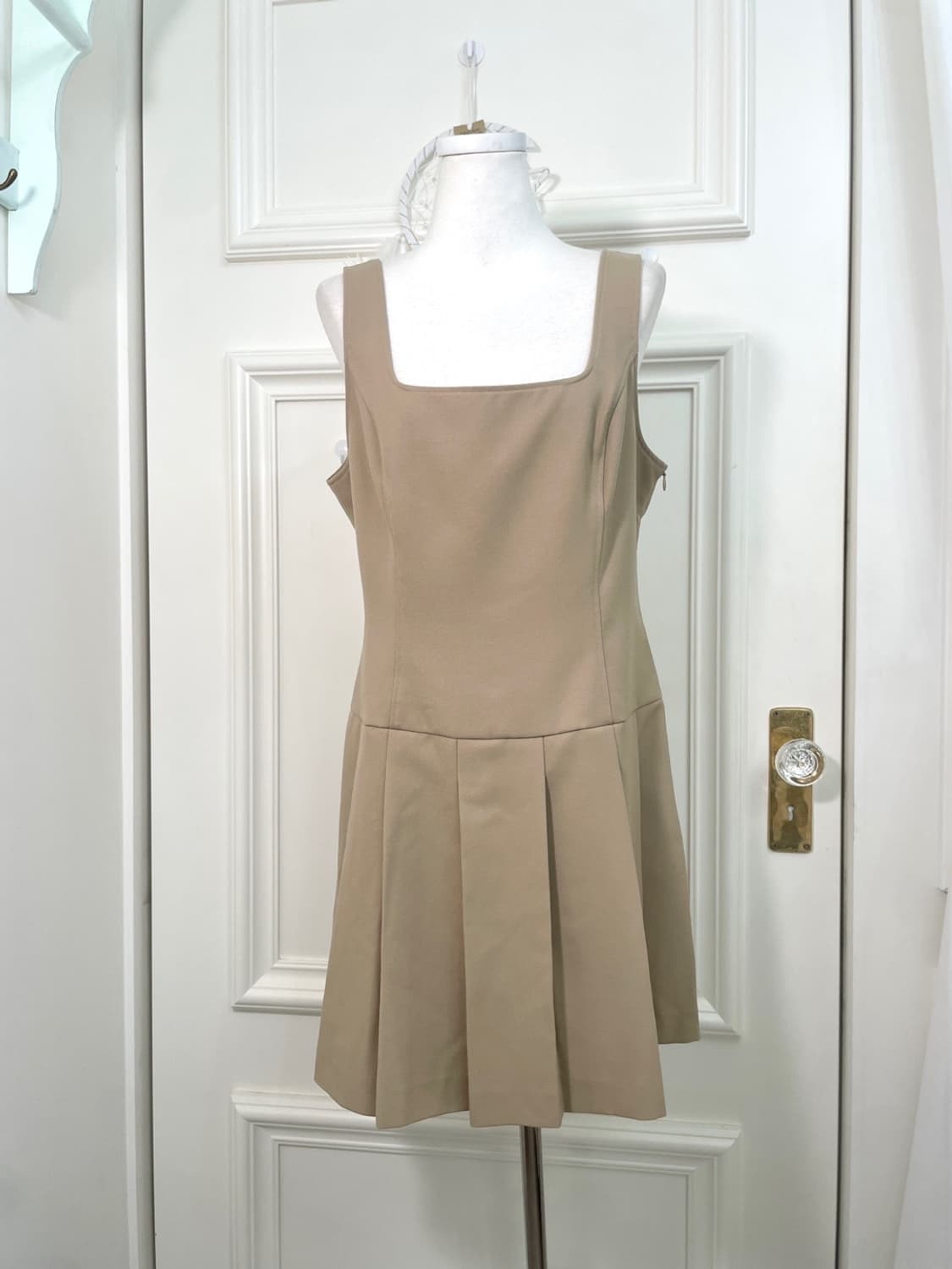 beige square-neck pleats midi opc 상품이미지1