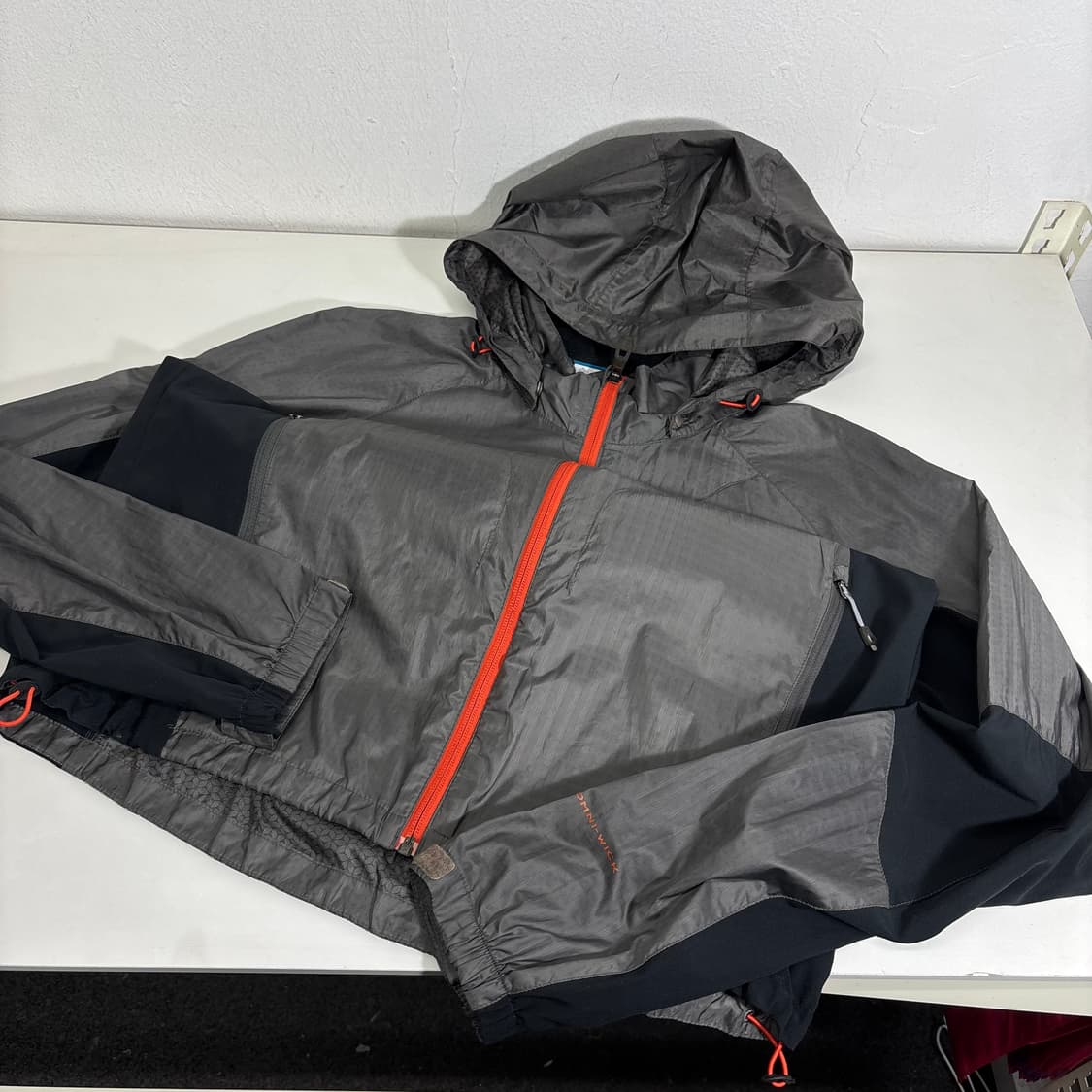 XL 컬럼비아 챠콜블랙 후드탈부착 등산 경량바람막이 상품이미지2