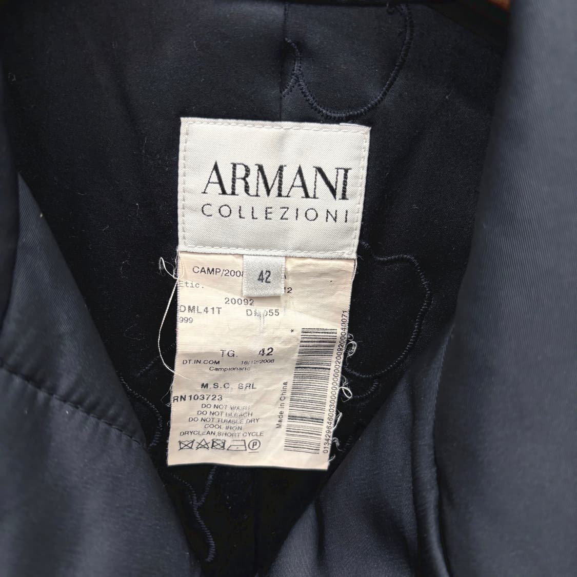 아르마니 꼴레지오니 새틴 나일론 퍼프 코트 플리츠 주름 디테일 블랙 상품이미지6