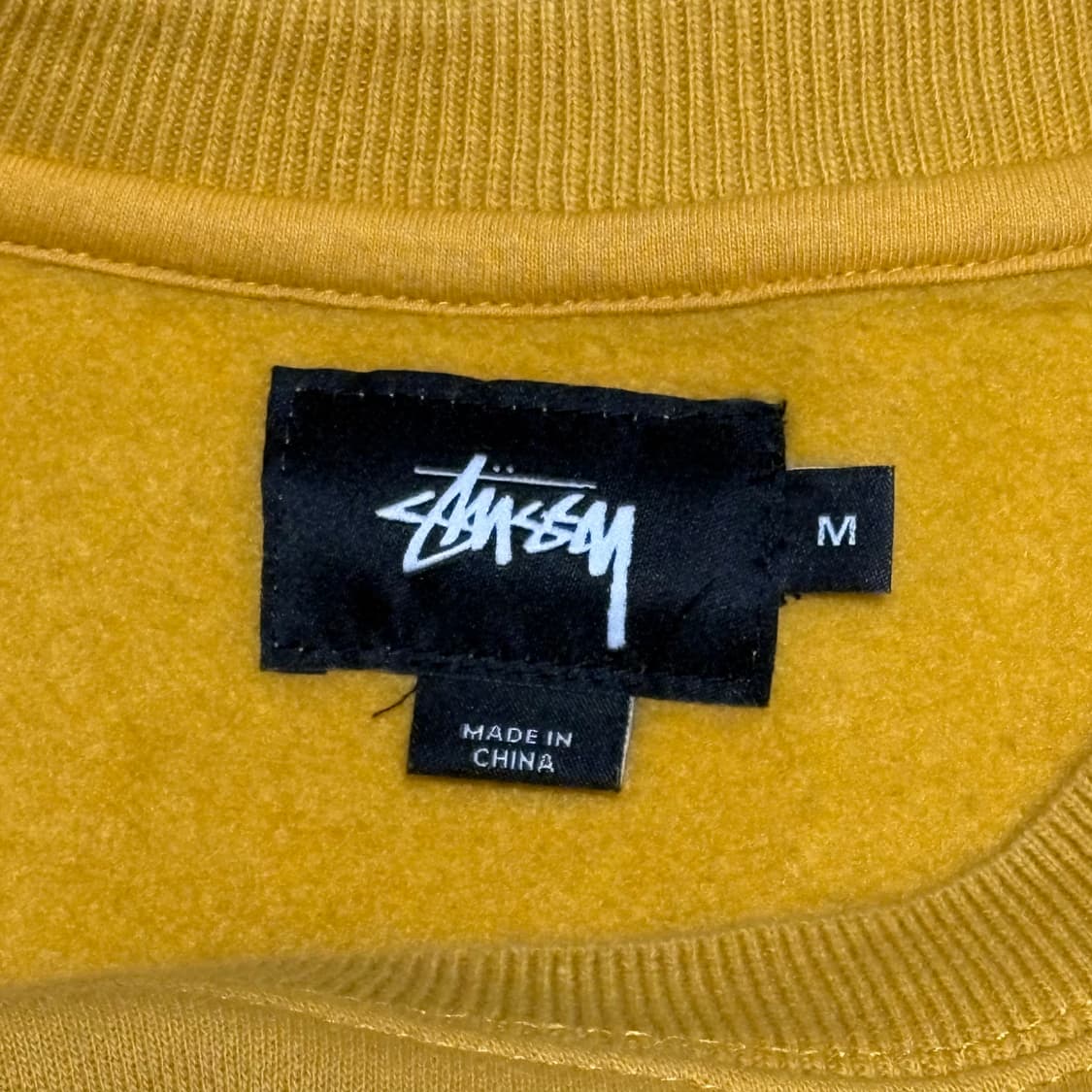 M 스투시 빅로고 머스타드 맨투맨 상품이미지4