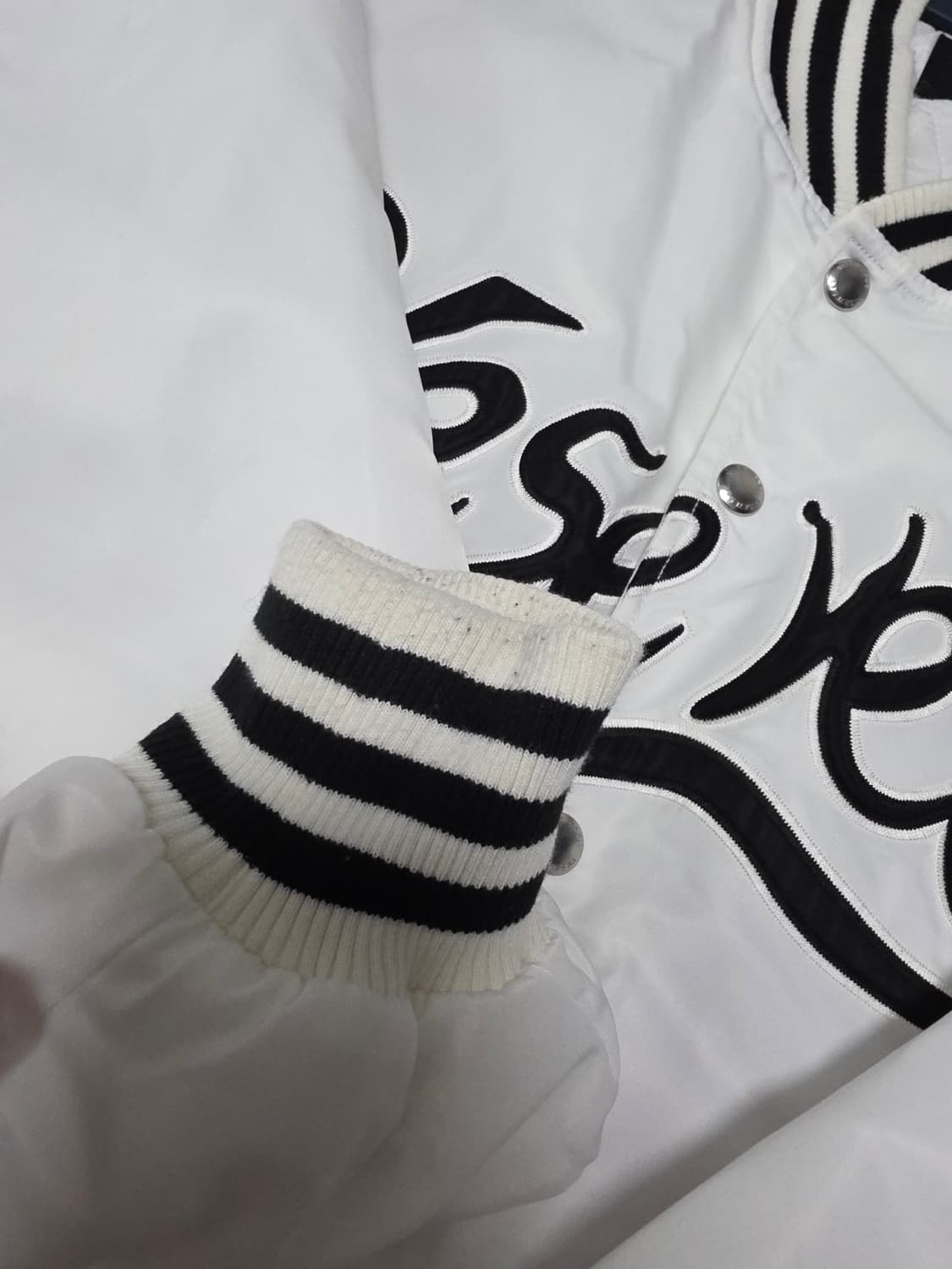 예스아이씨 스타디움 자켓 바시티 화이트 상품이미지3