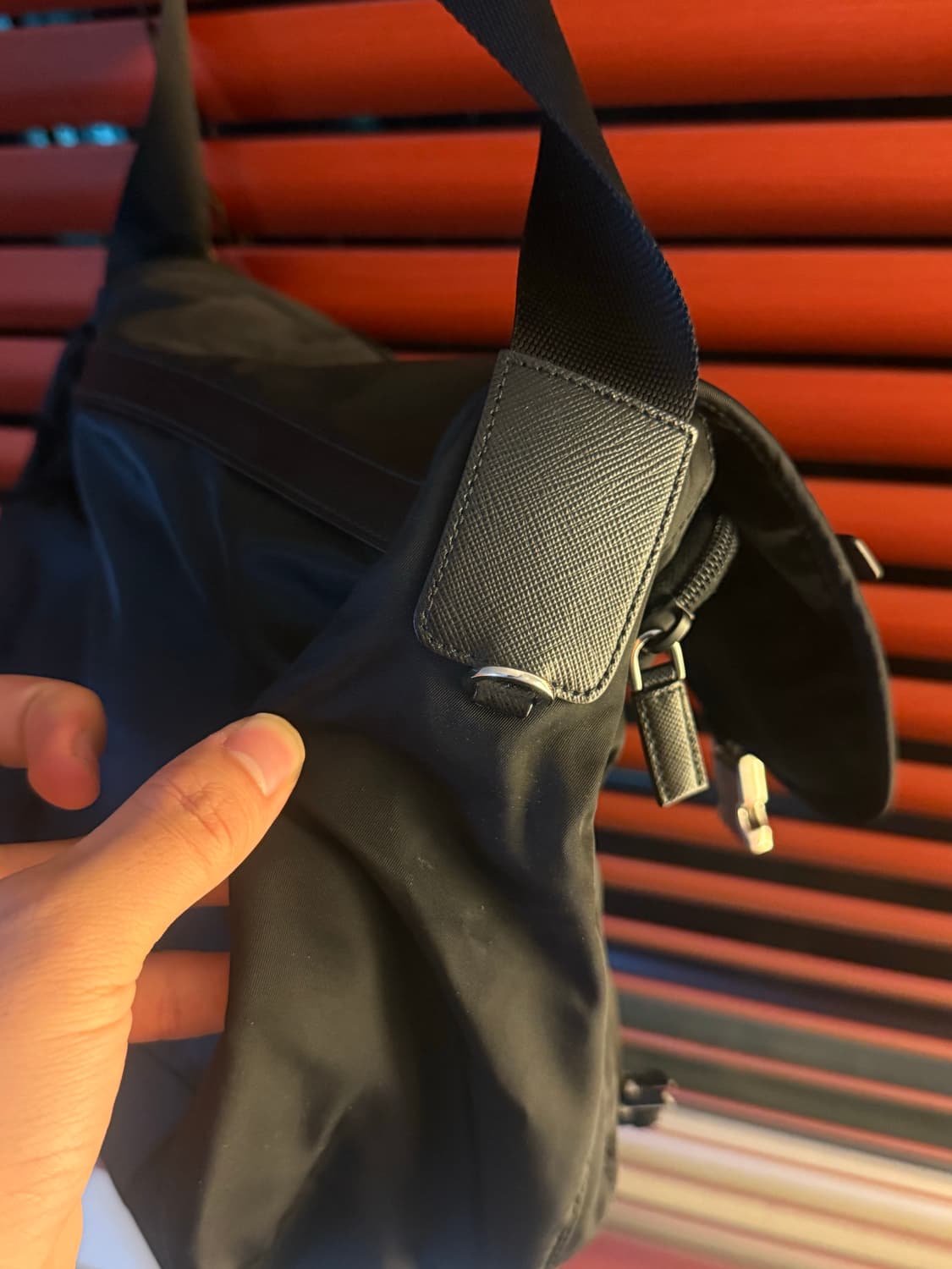 프라다 테수토 투 포켓 버클 메신저백 상품이미지7