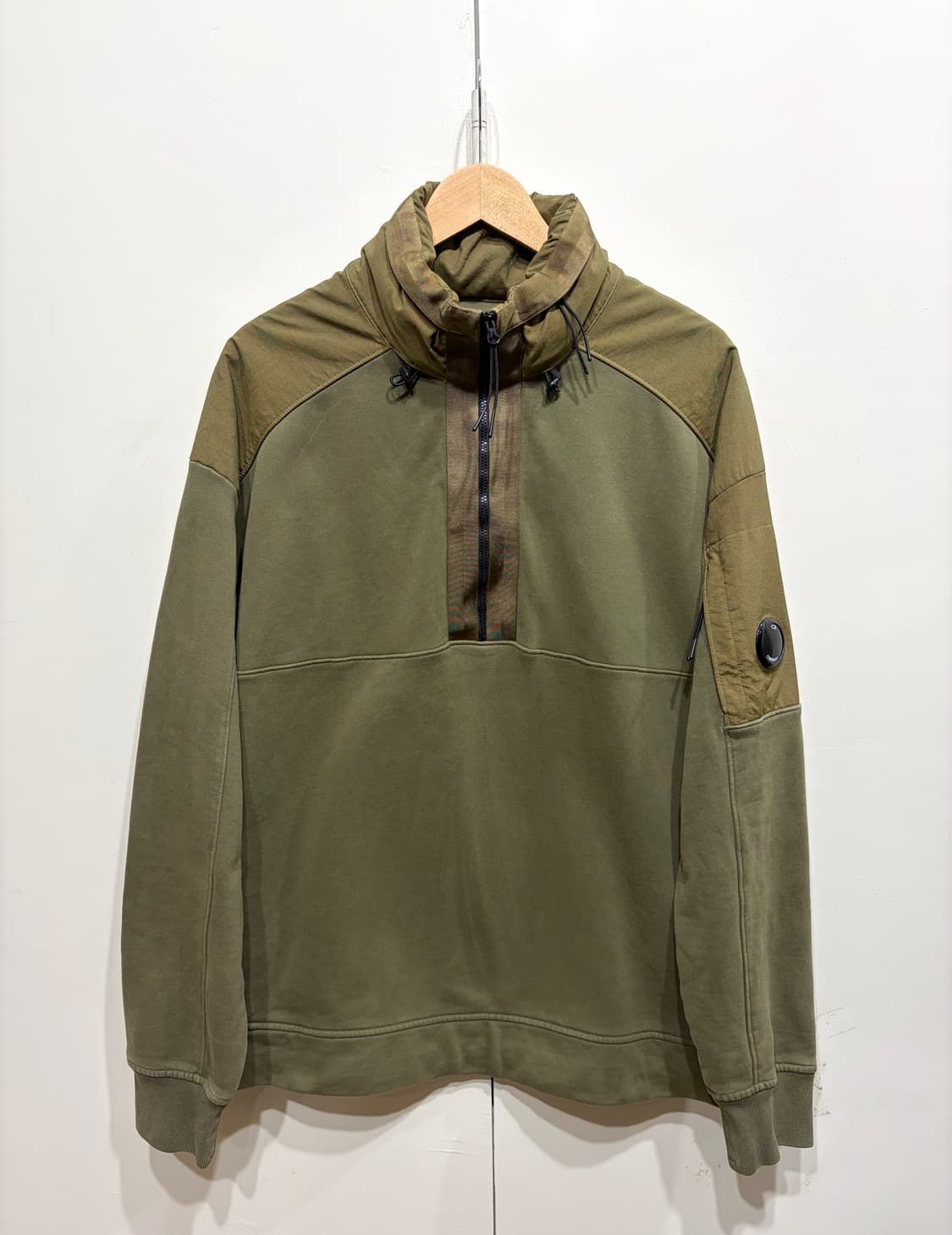 C.P. 컴퍼니 가먼트 다이드 플리스 하프 집업 상품이미지1