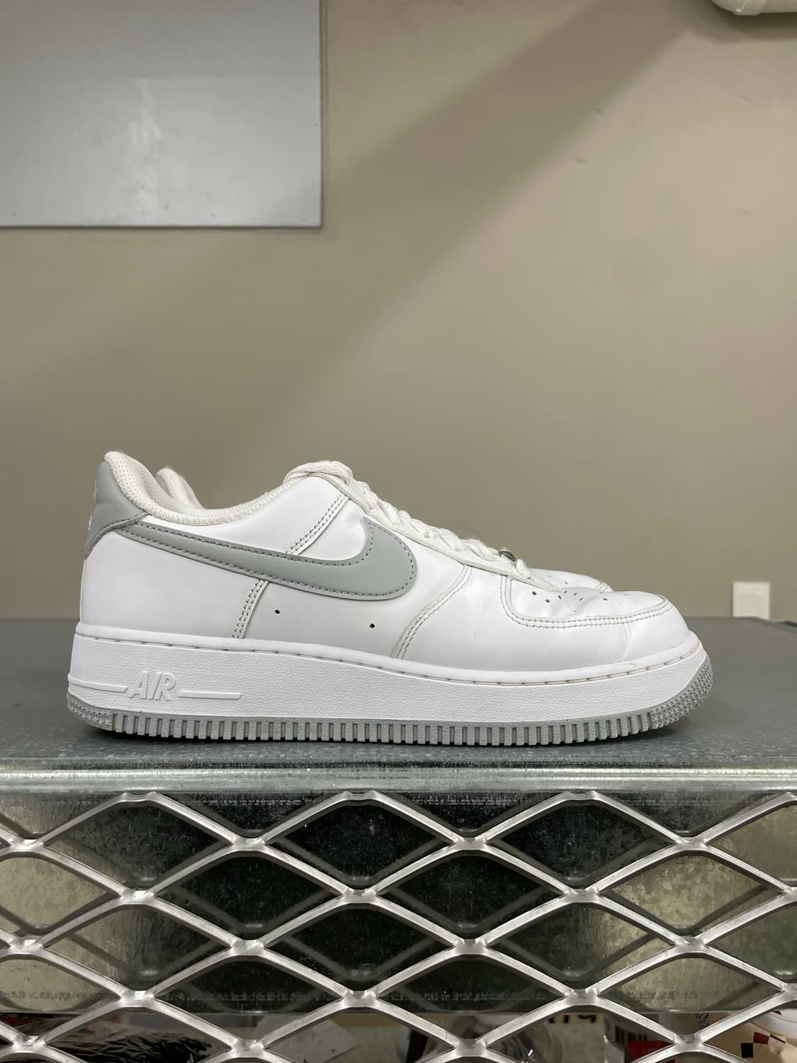 나이키 에어포스1 화이트 스모크 그레이 250 상품이미지4