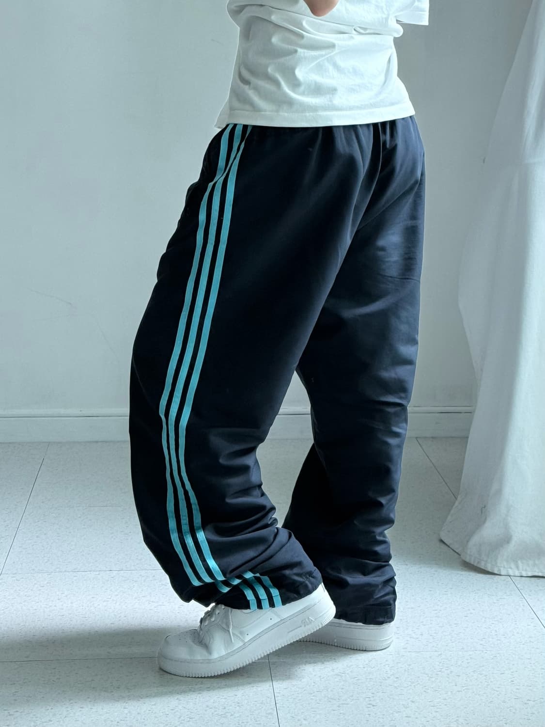 아디다스 네이비 블루 트랙팬츠 상품이미지3