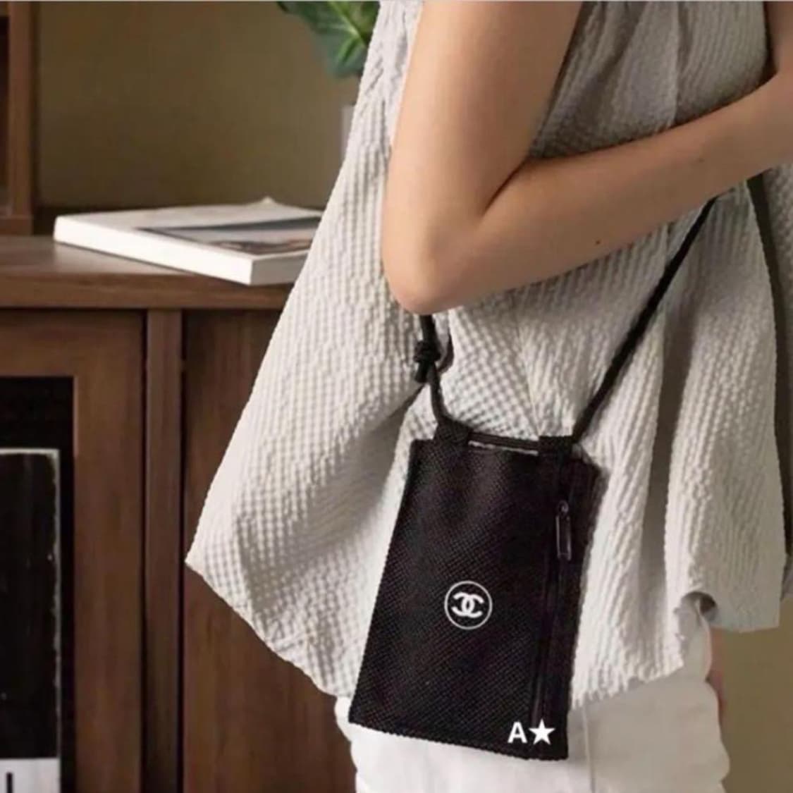 샤넬뷰티 메쉬여권 케이스, 여권가방 크로스백 상품이미지7