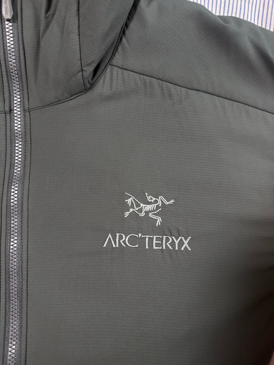 (S급) 아크테릭스 아톰 LT 후디 글리치 M 상품이미지4