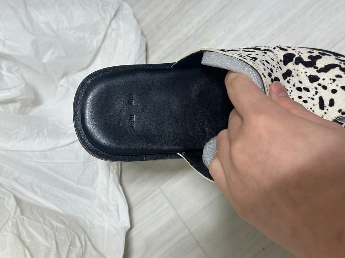 마뗑킴 슬라이드 샌들 인 드롭 페인트 상품이미지5