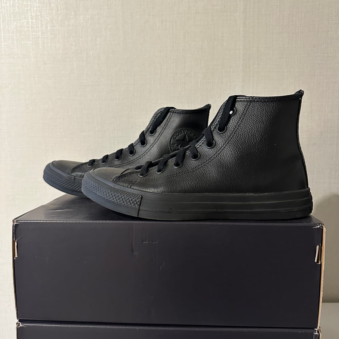 컨버스 하이 레더 올블랙 245 상품이미지1