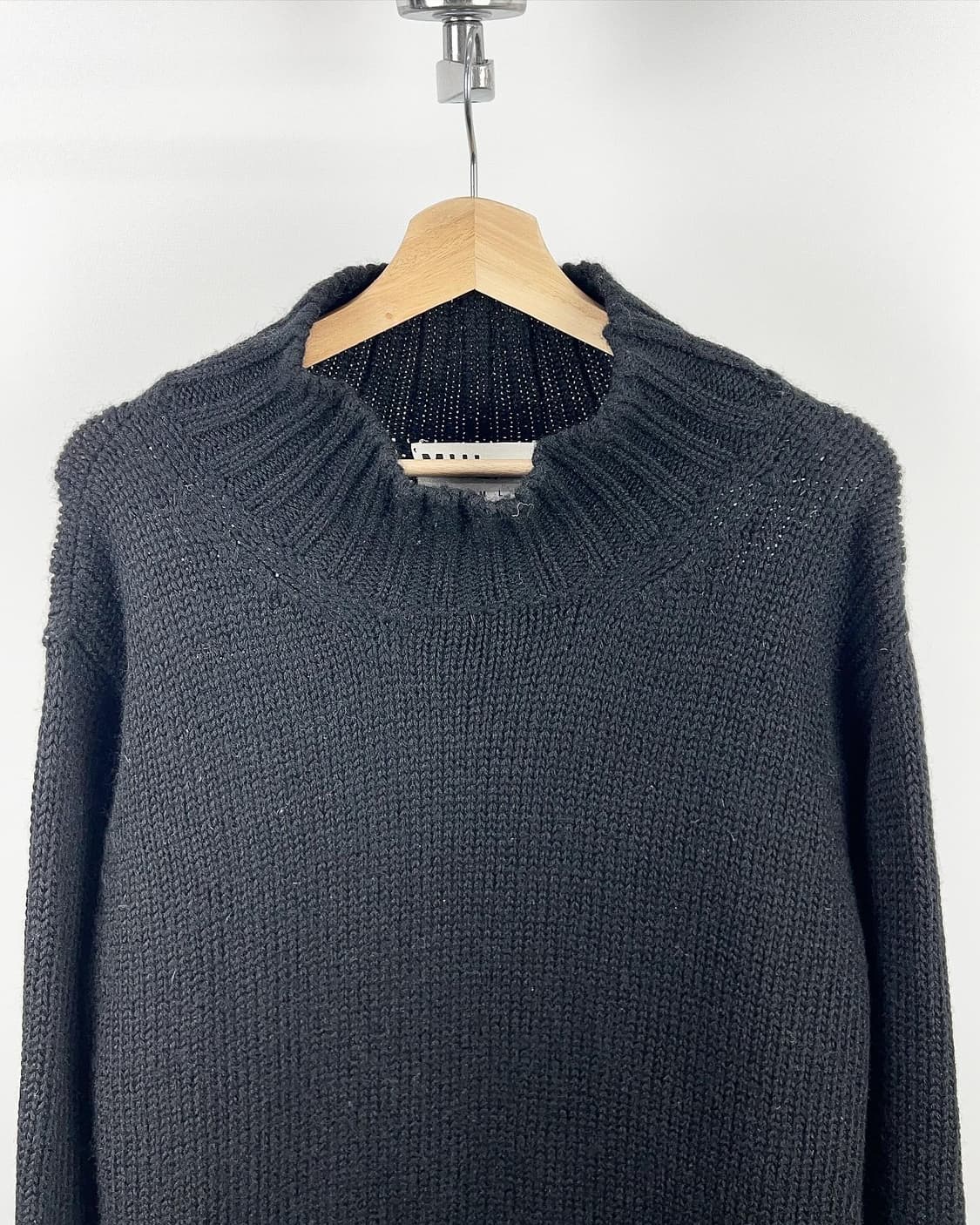 마가렛호웰 블랙 터틀넥 니트 스웨터 상품이미지2