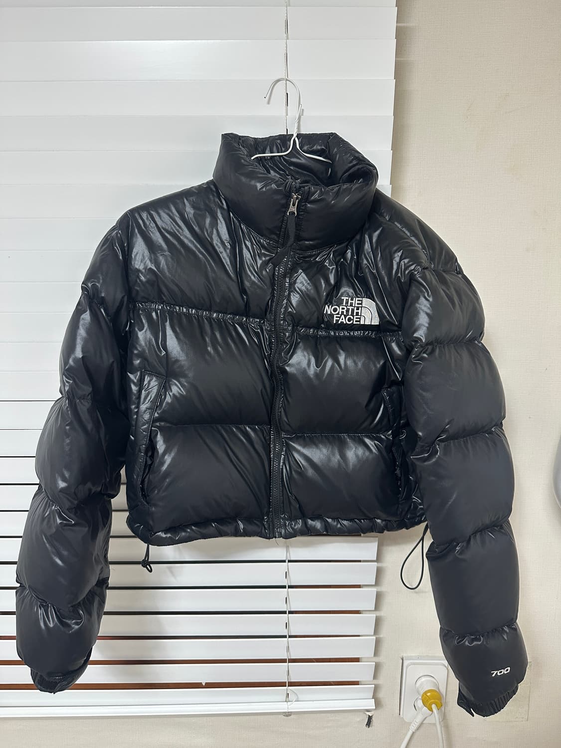 (해외판) 노스페이스 눕시 크롭 패딩 700 유광 블랙 상품이미지2