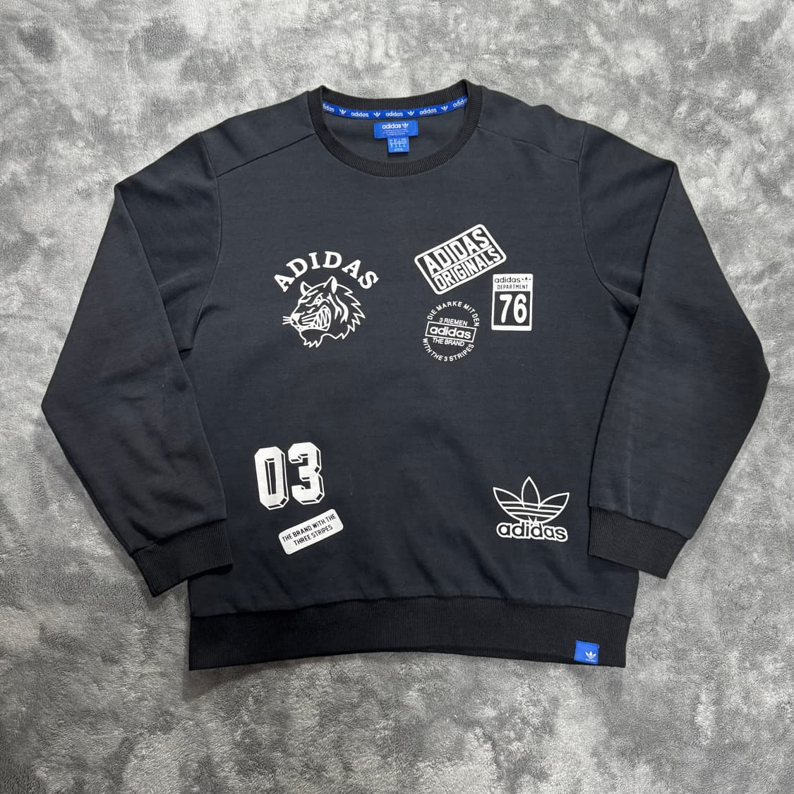 아디다스 오리지날 로고 크루멀티 프린팅 맨투맨 상품이미지1