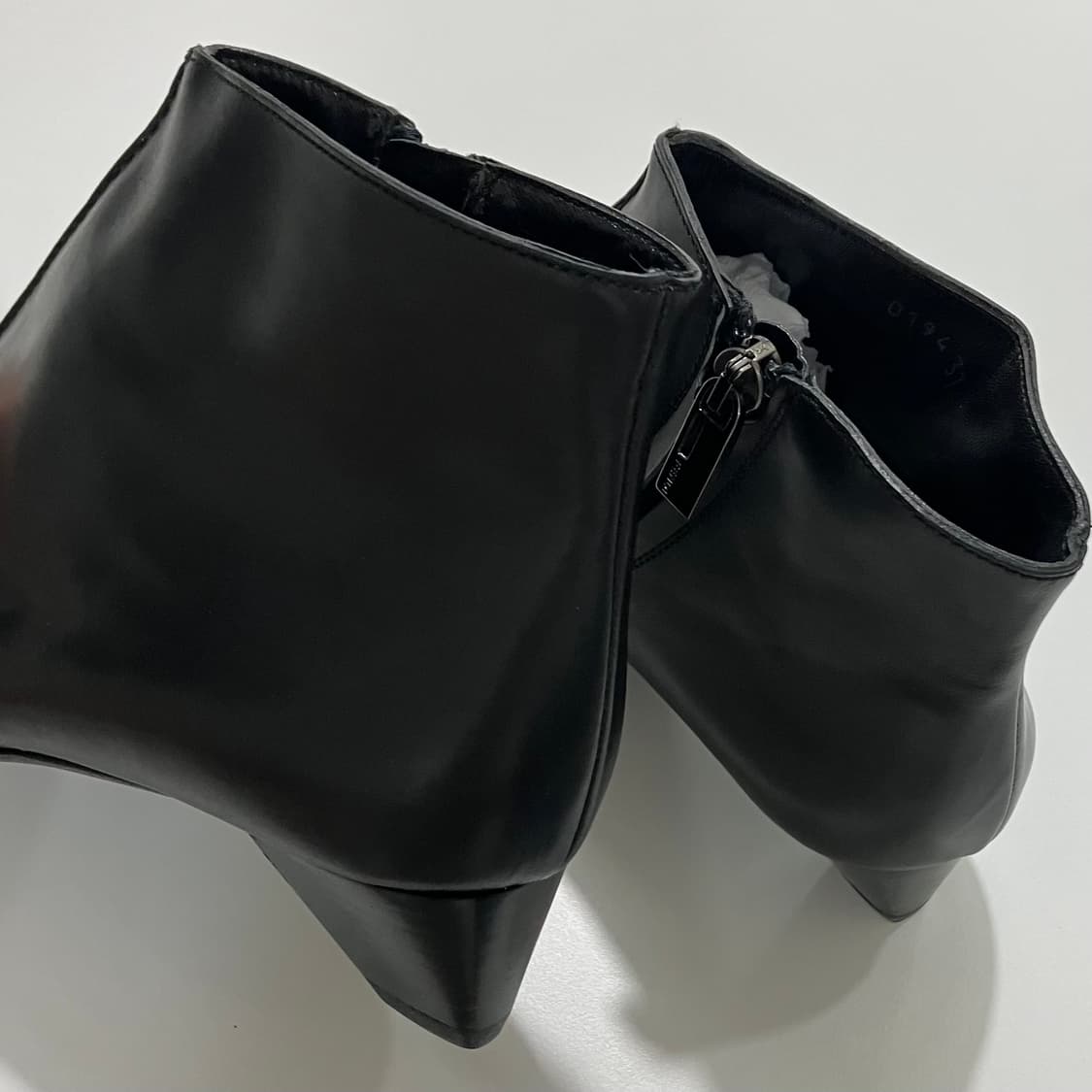 [새상품] Fendi 펜디 이태리 레더 앵클 부츠 블랙 상품이미지6