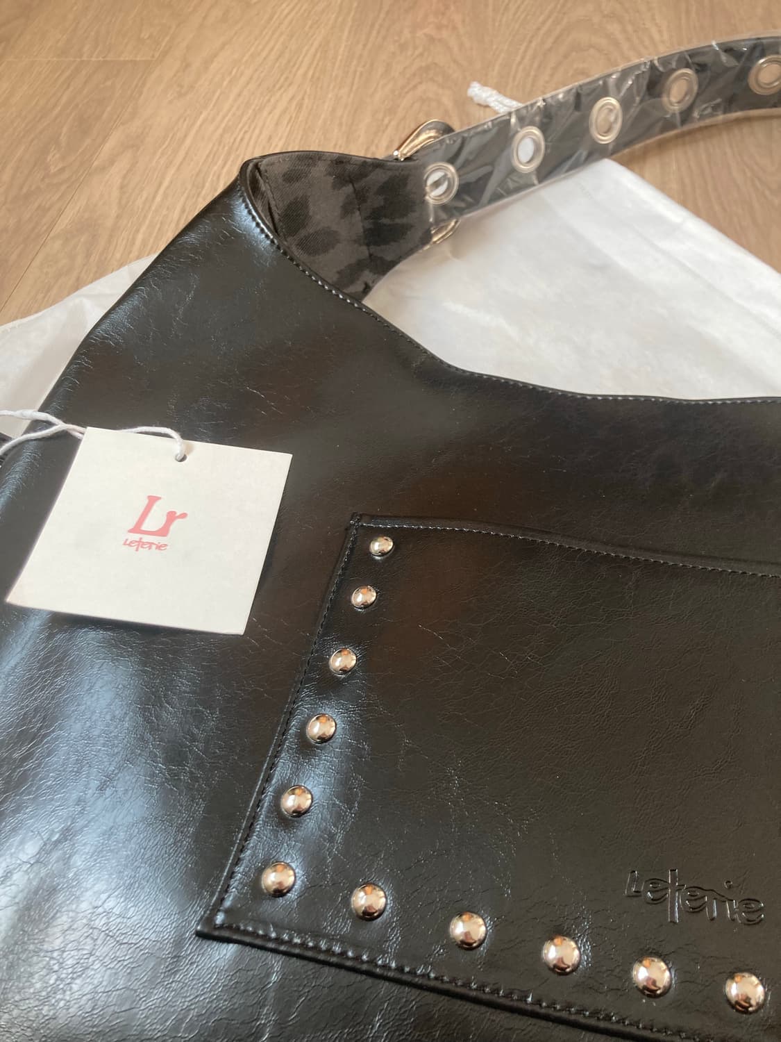 레터리 STUD BUCKLE REVERSIBLE SHOULDER BAG_ 상품이미지5