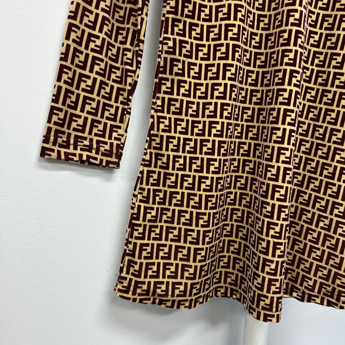 펜디 주카로고 하이넥 벨벳 원피스 상품이미지3