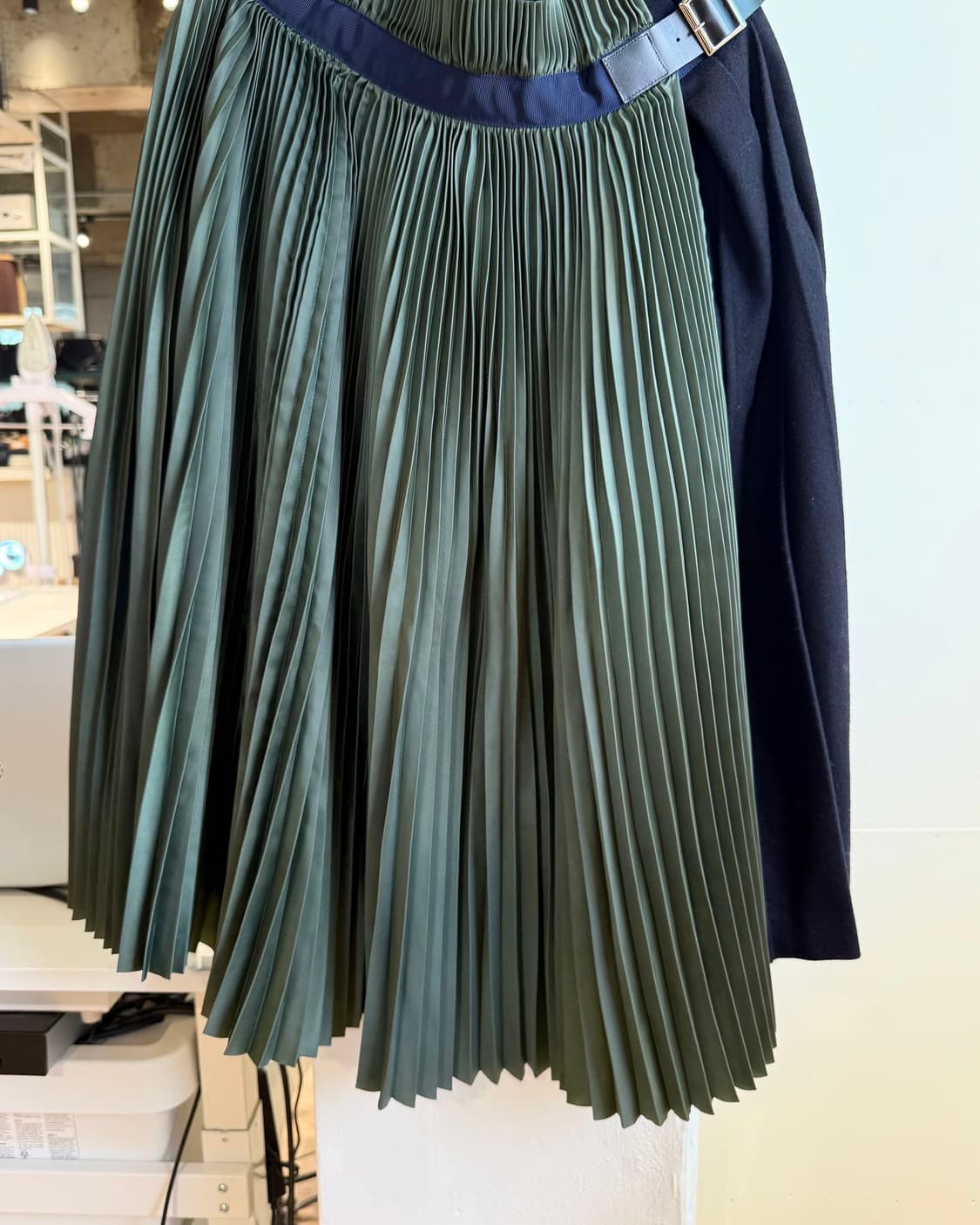 사카이 네이비 카키 플리츠 패널 하이브리드 롱스커트  상품이미지3