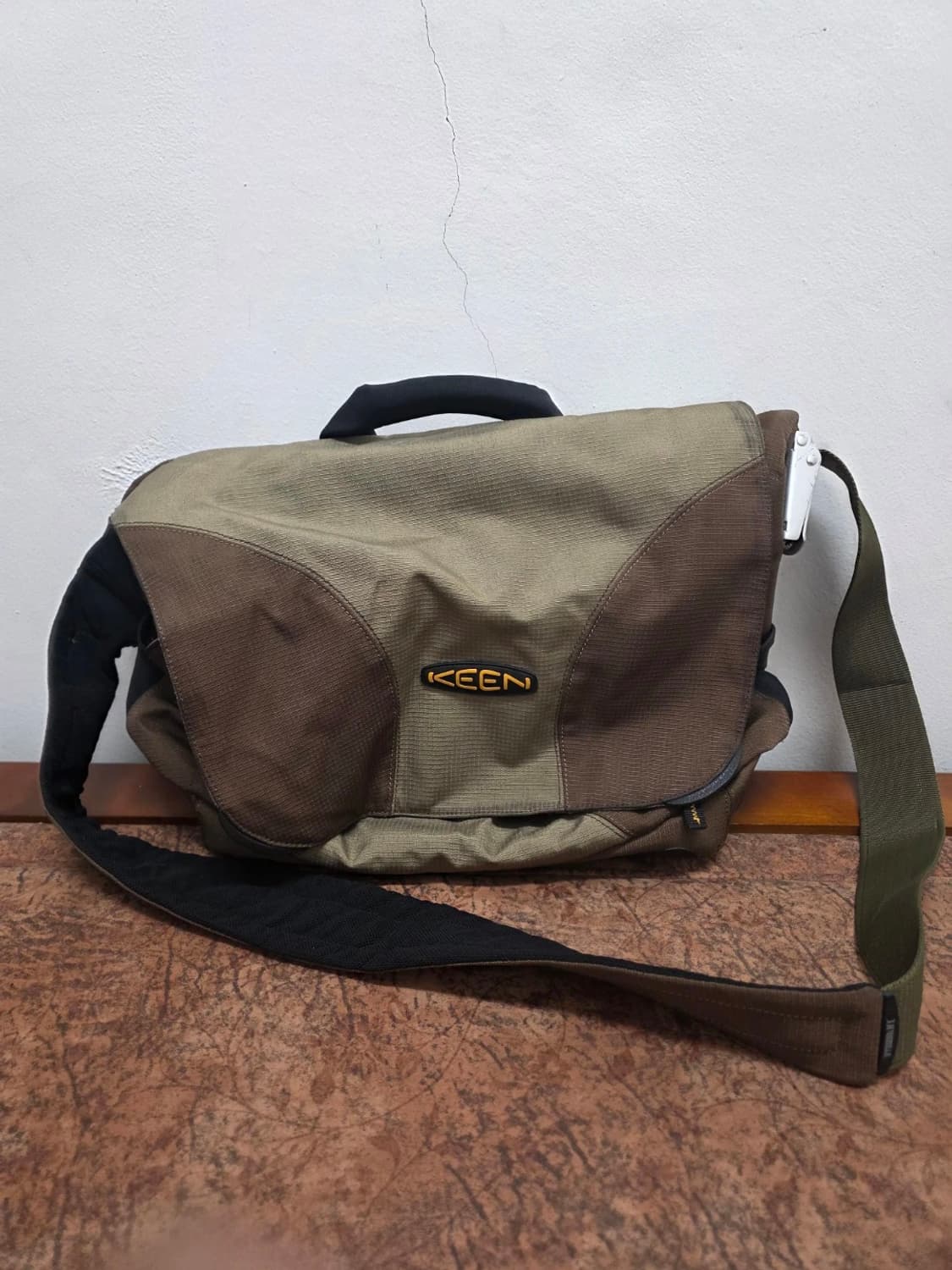 KEEN 킨 메신저백 크로스백 상품이미지1