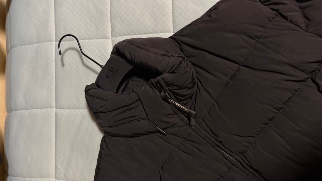 CP컴퍼니 에코 크롬 R 다운 자켓 블랙 23FW 56사이즈 상품이미지2