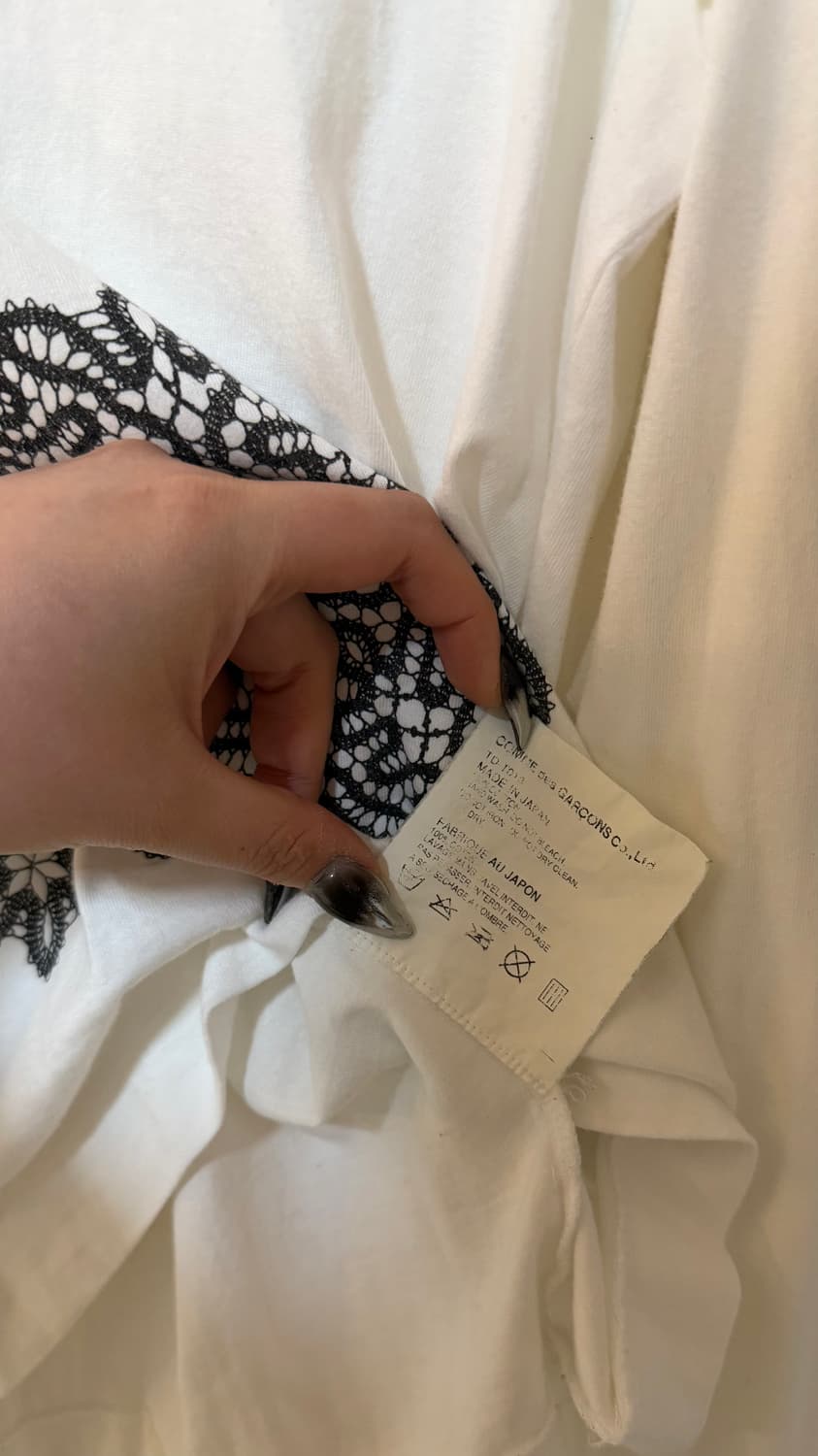 꼼데가르송 레이스 자수 프린팅 롱 슬리브 티셔스 상품이미지6