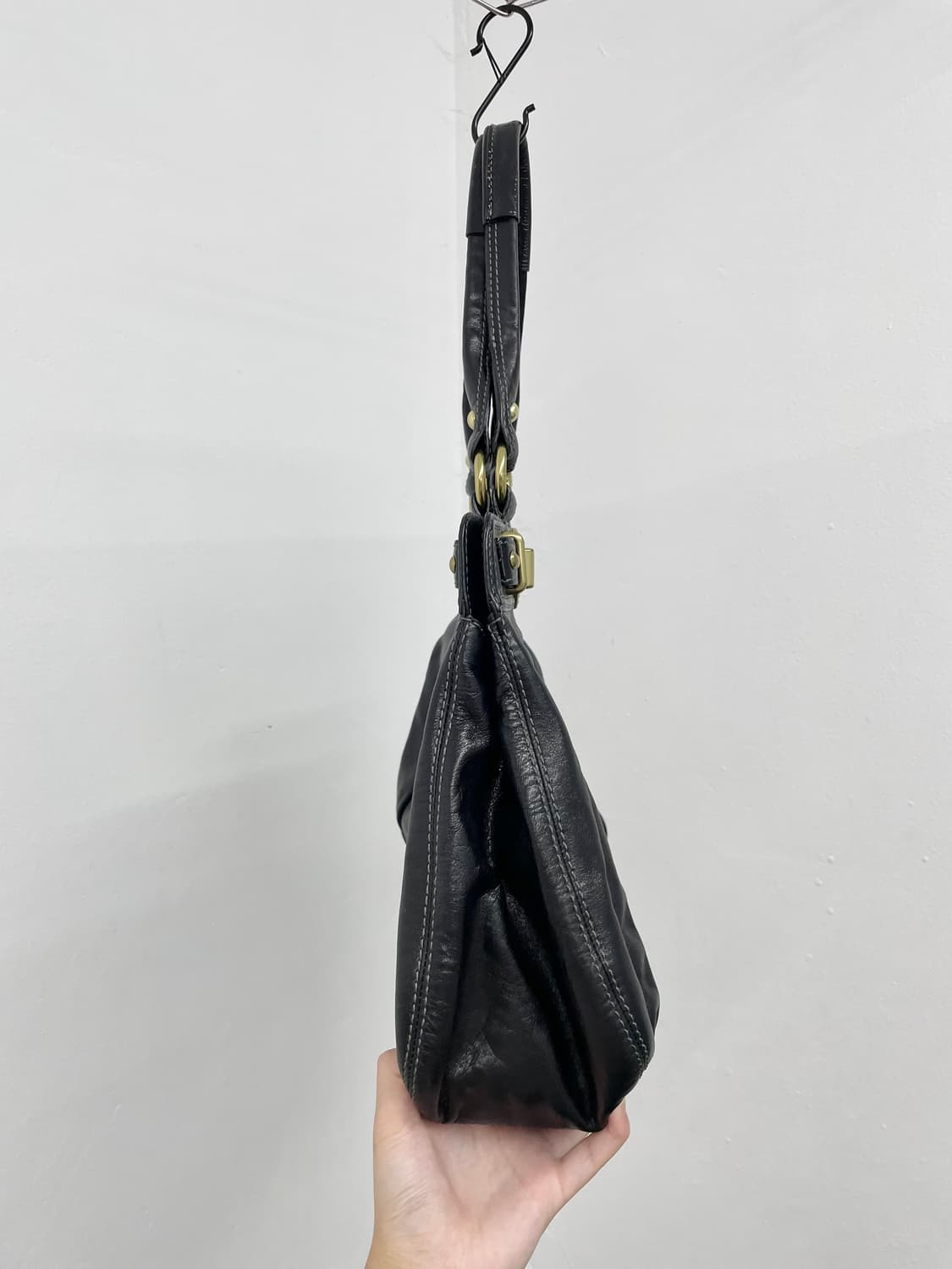 코치 블랙 버클 디테일 숄더백 상품이미지8