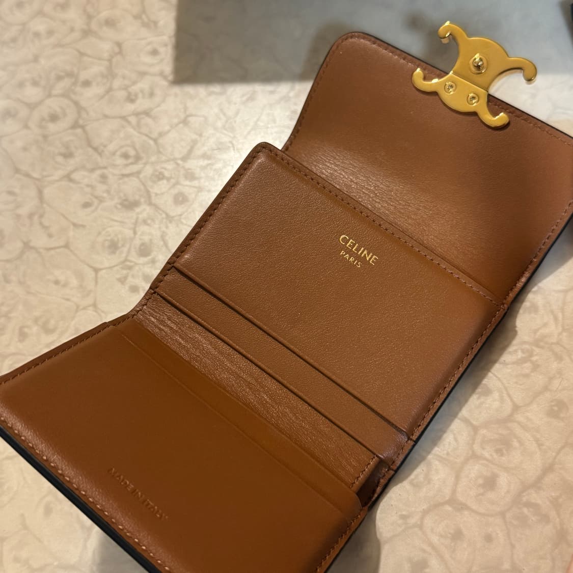 셀린느 트리옹프 캔버스 코인 월렛 탄 카드지갑 상품이미지6