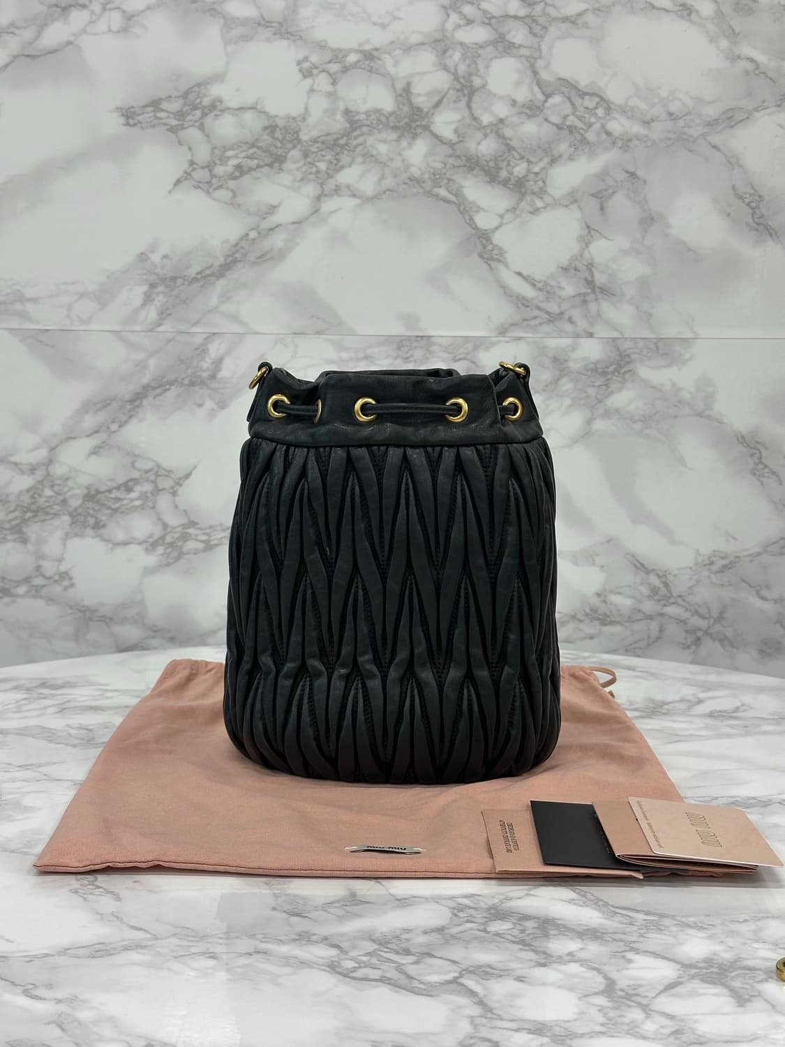 미우미우 마틀라세 버킷백 상품이미지5