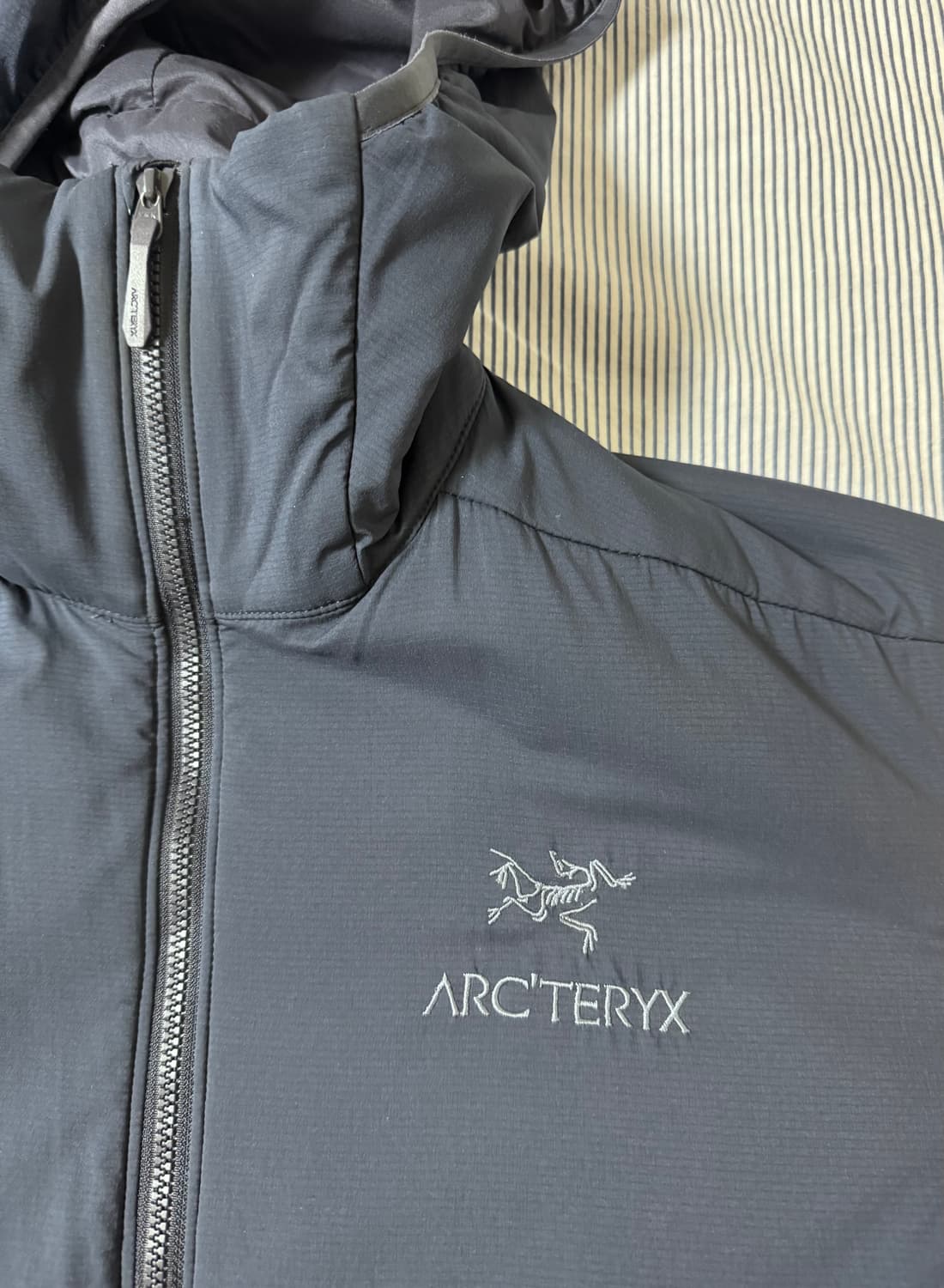 (SS급) 아크테릭스 아톰 후디 블랙 사파이어 상품이미지4