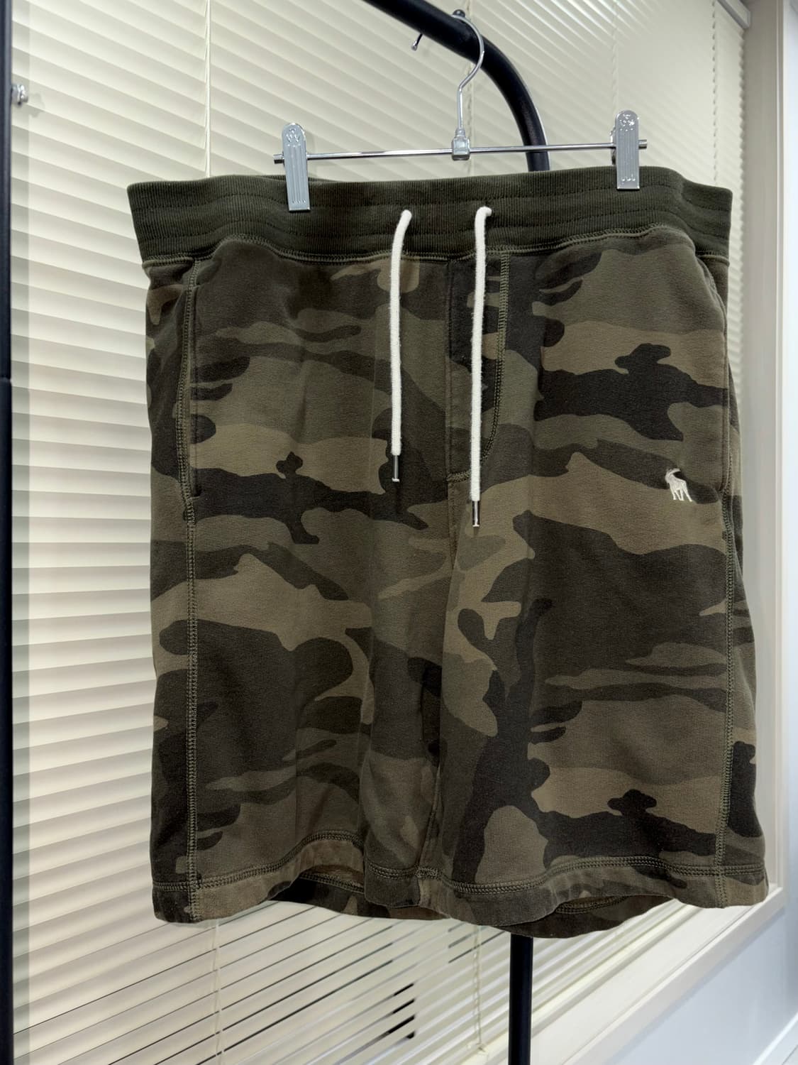 Abercrombie & Fitch Camo Fleece Short 상품이미지1
